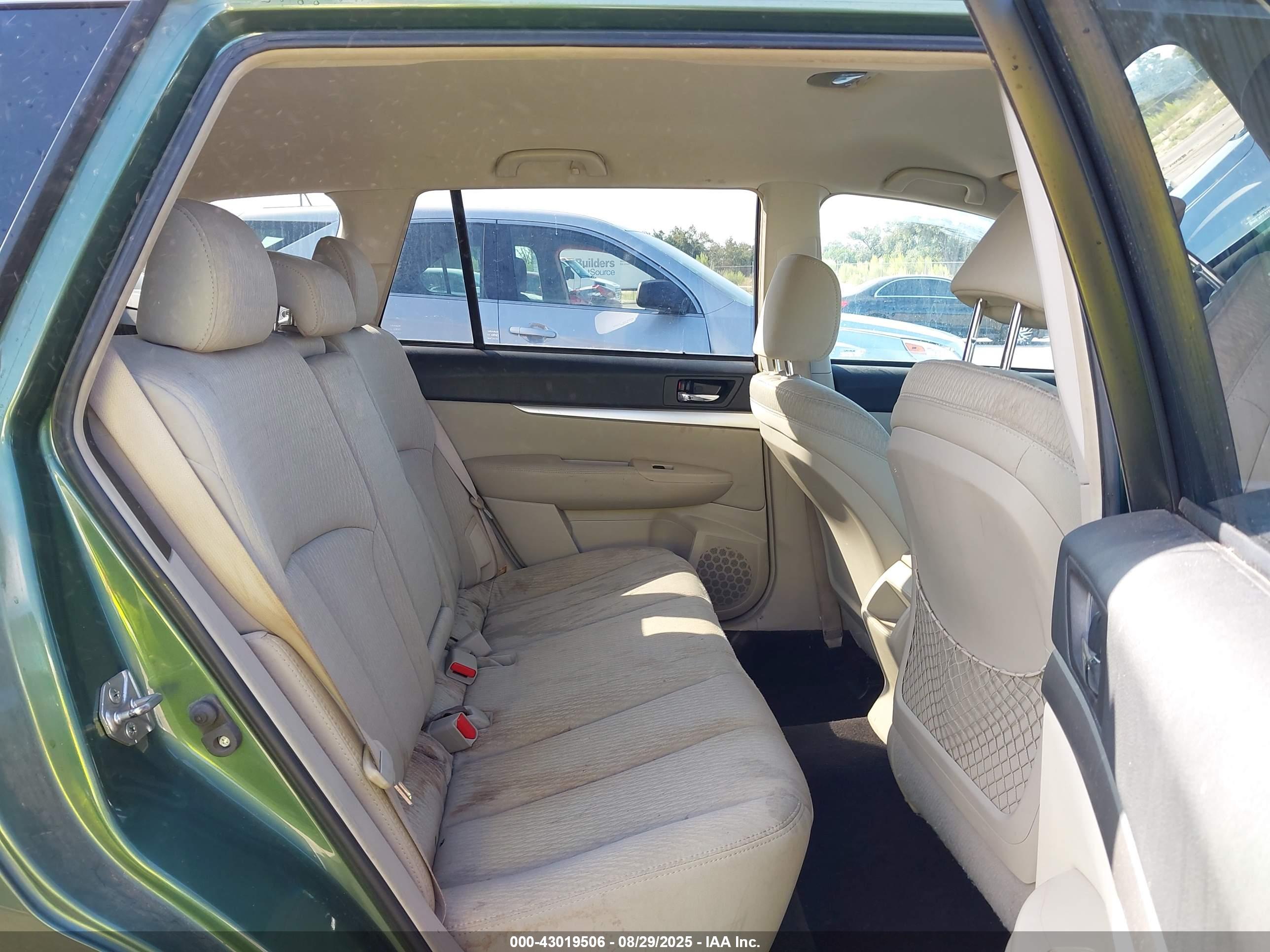 SUBARU OUTBACK image 8