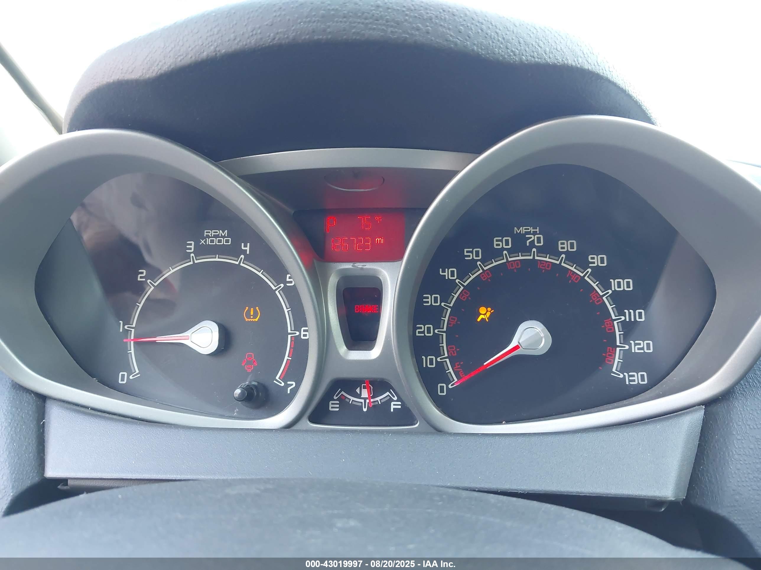 FORD FIESTA image 7