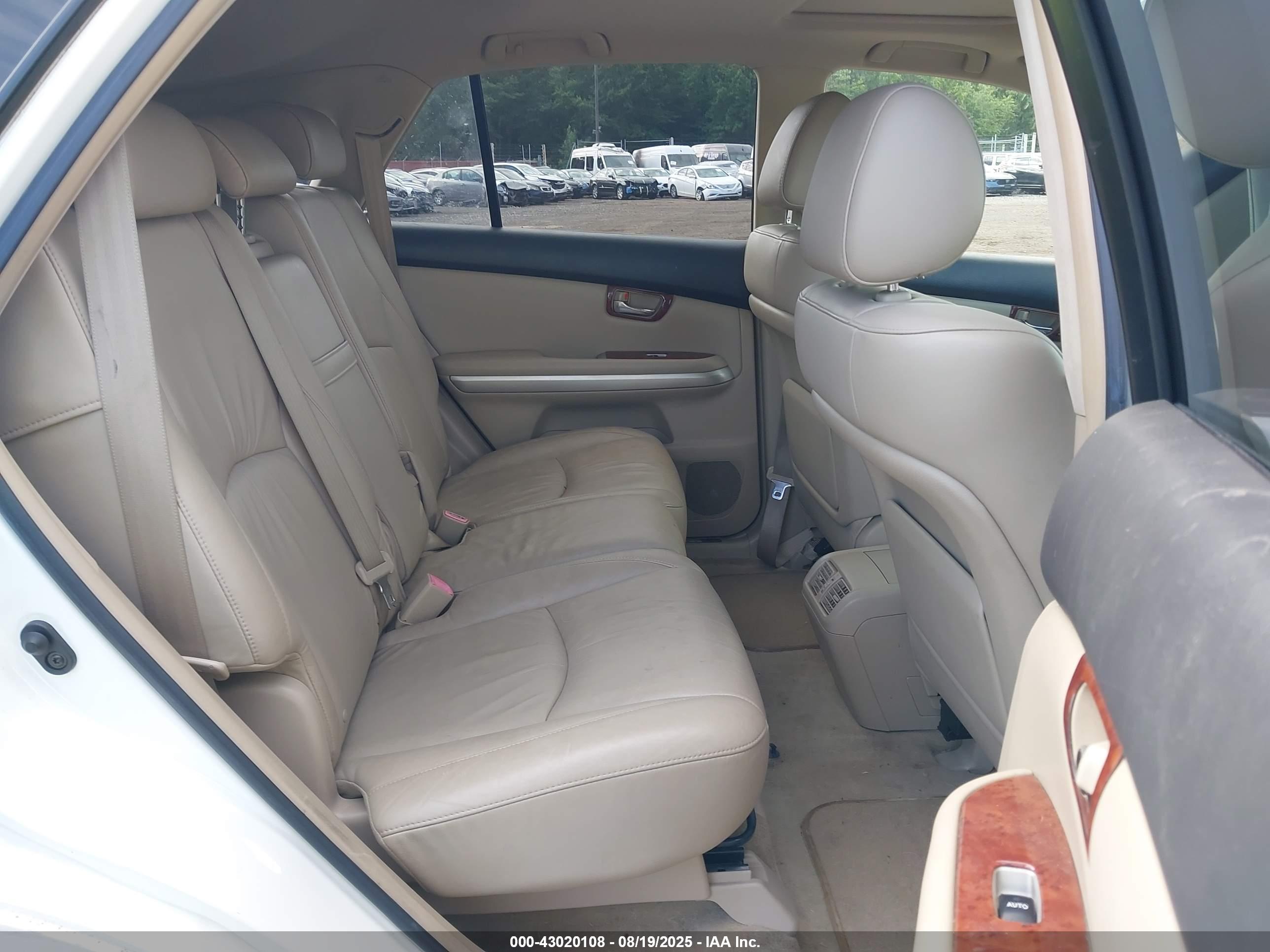 LEXUS RX image 8