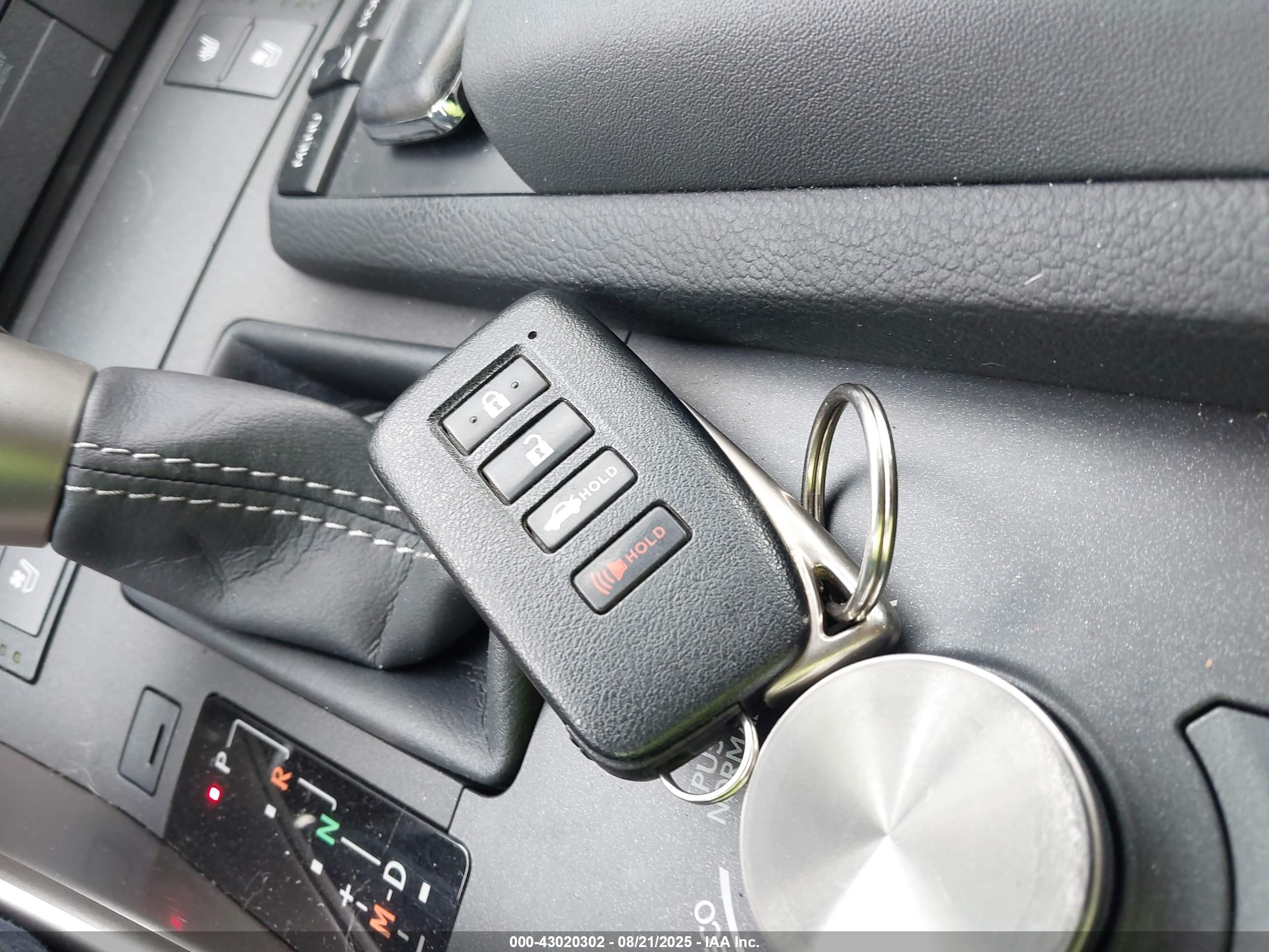 LEXUS IS image 11