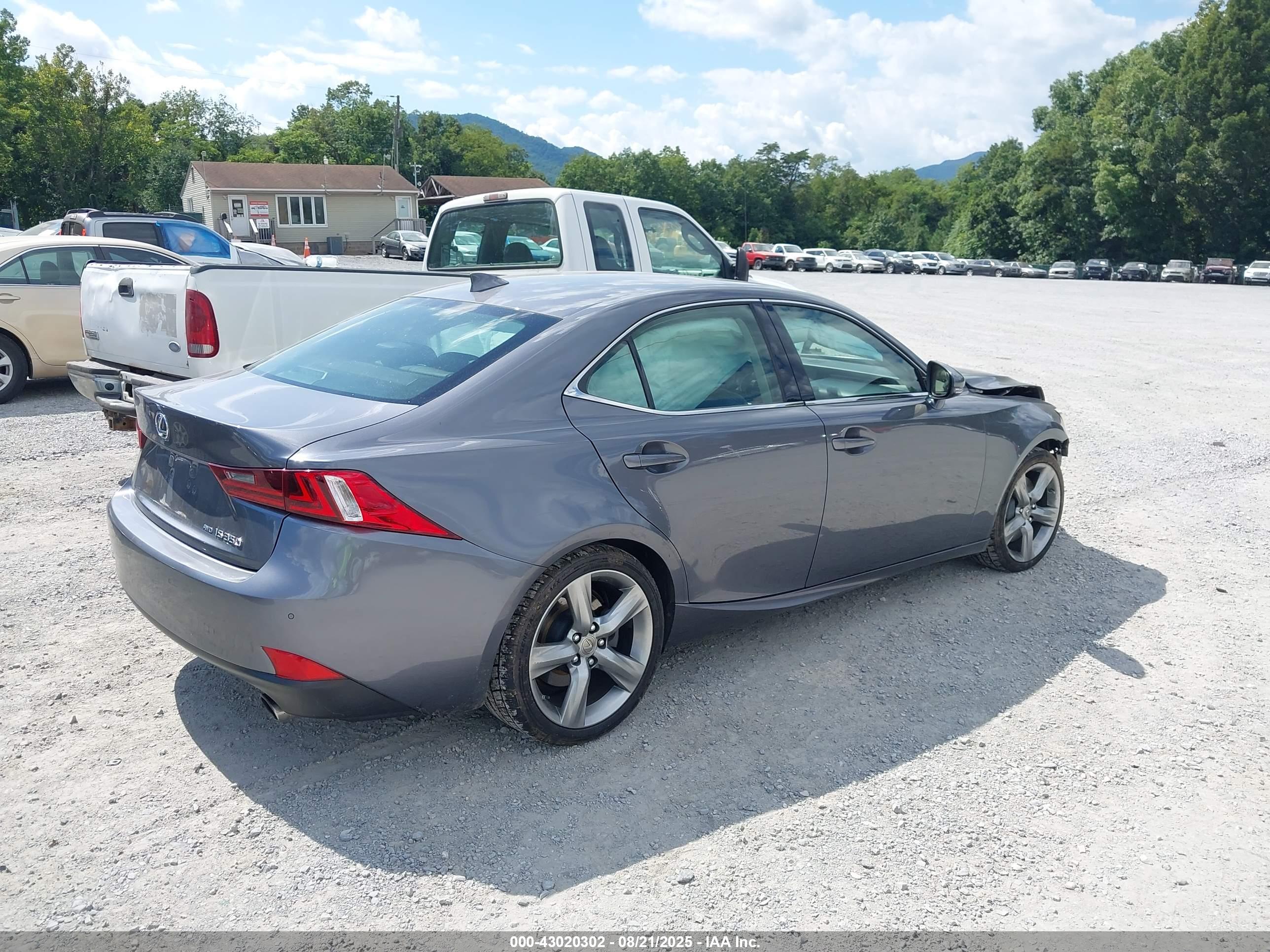 LEXUS IS image 4