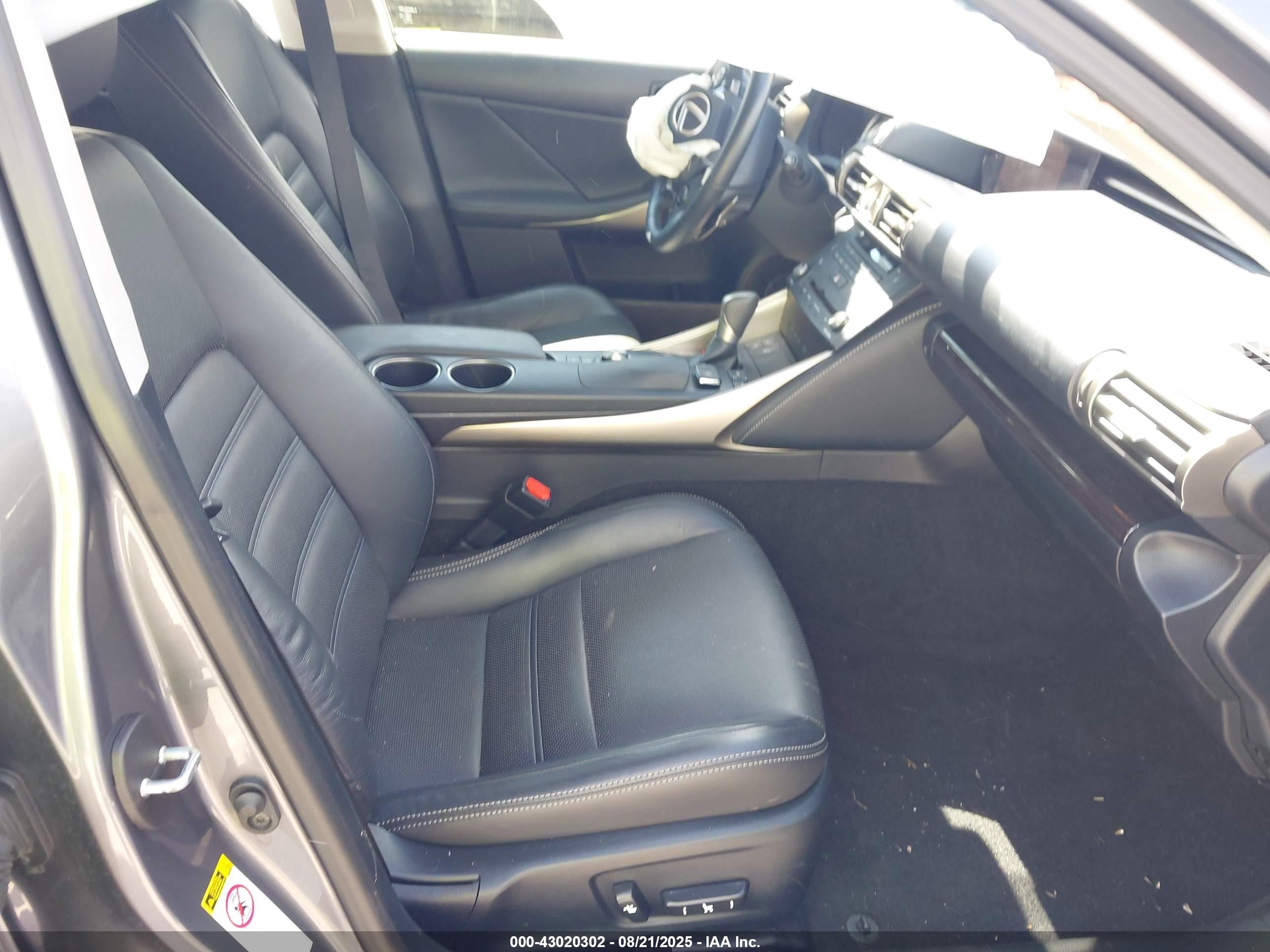 LEXUS IS image 5