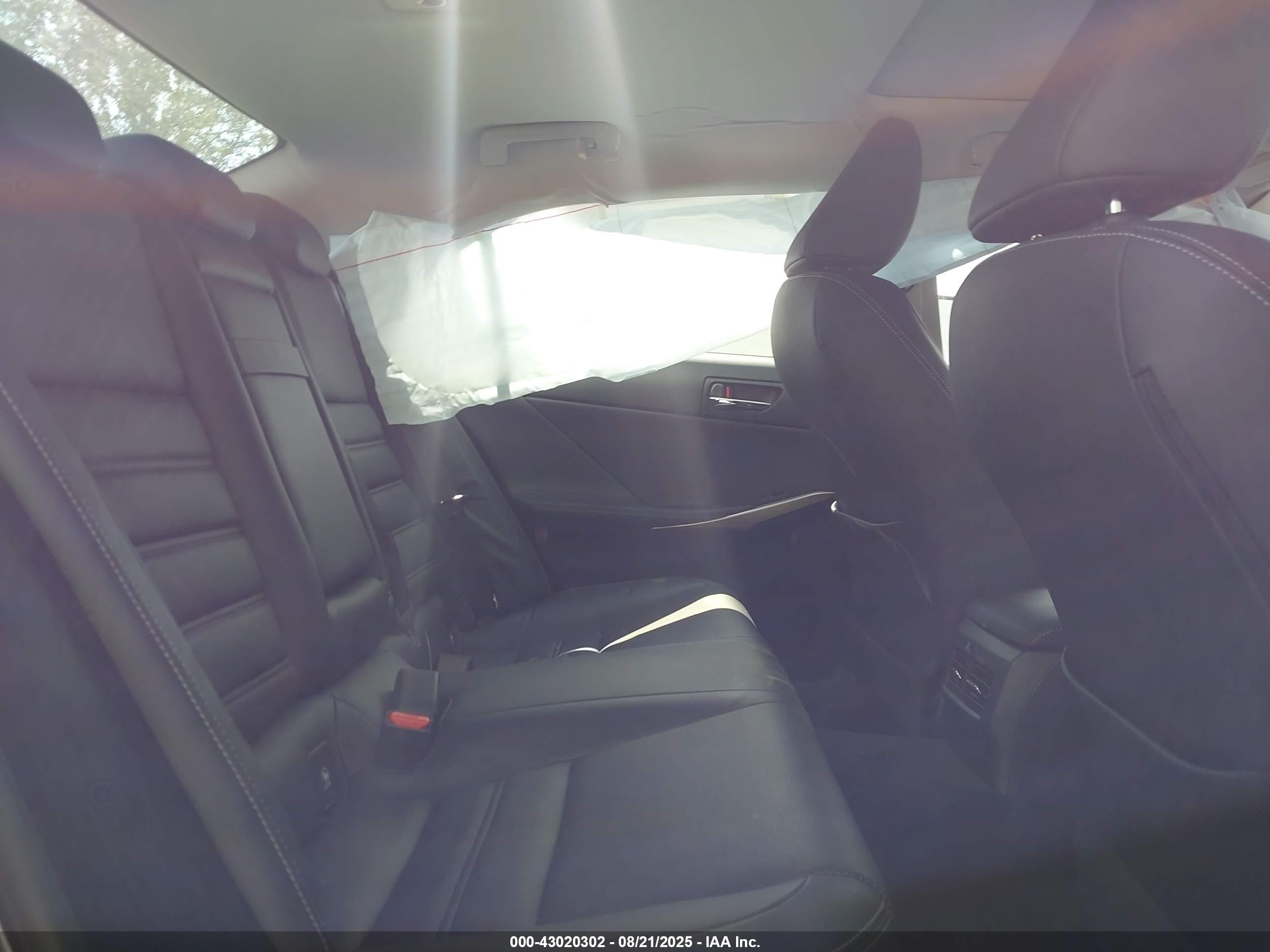 LEXUS IS image 8