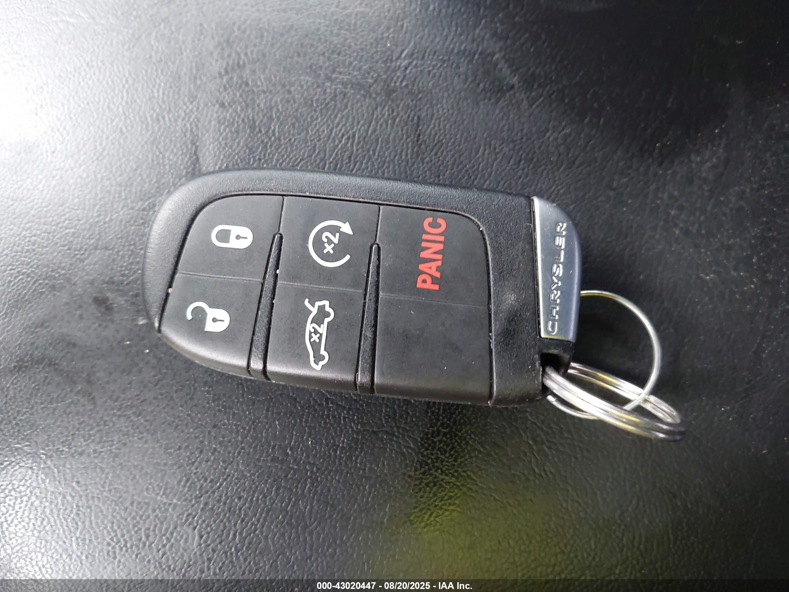 CHRYSLER 300 image 11