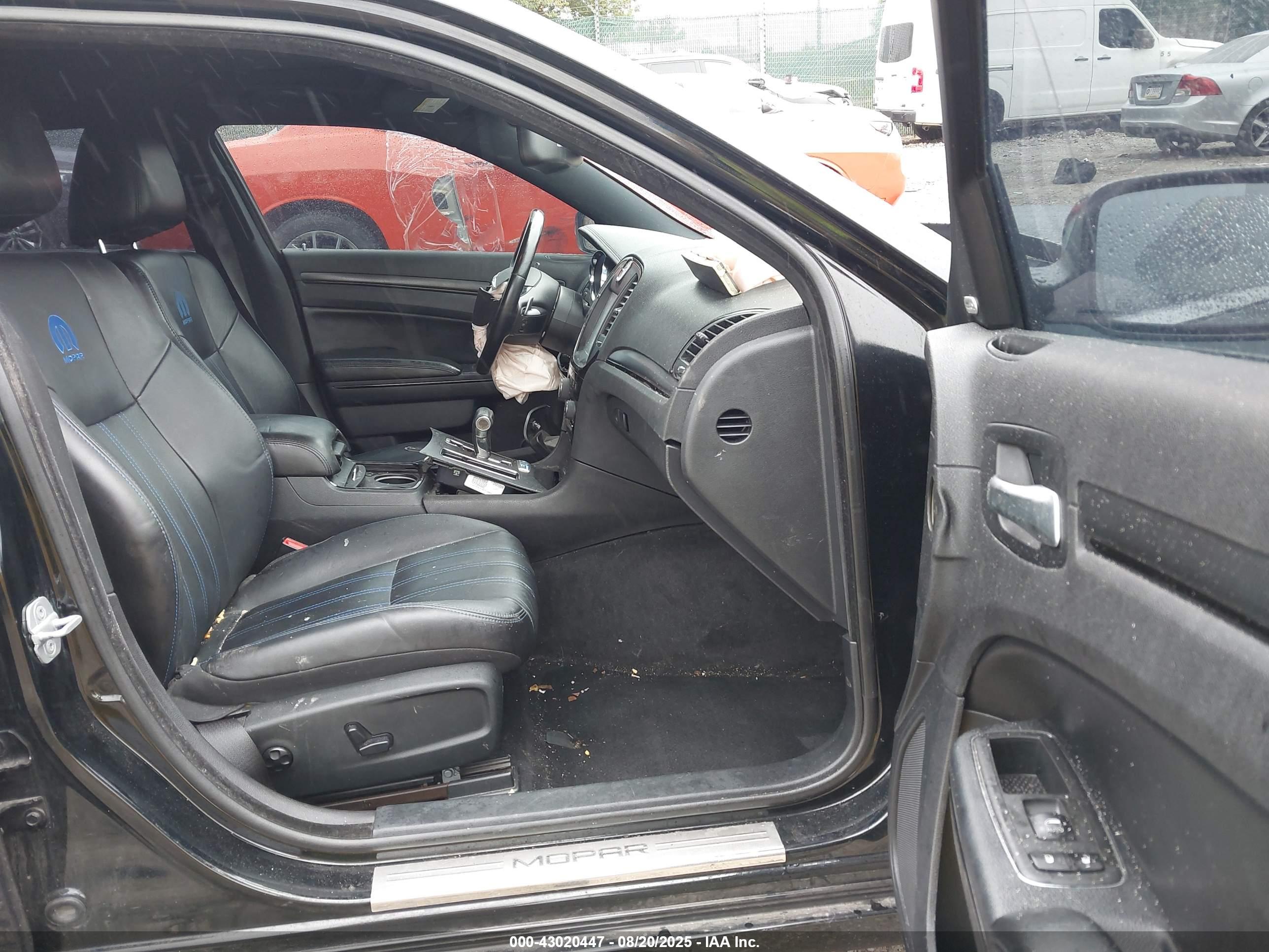 CHRYSLER 300 image 5