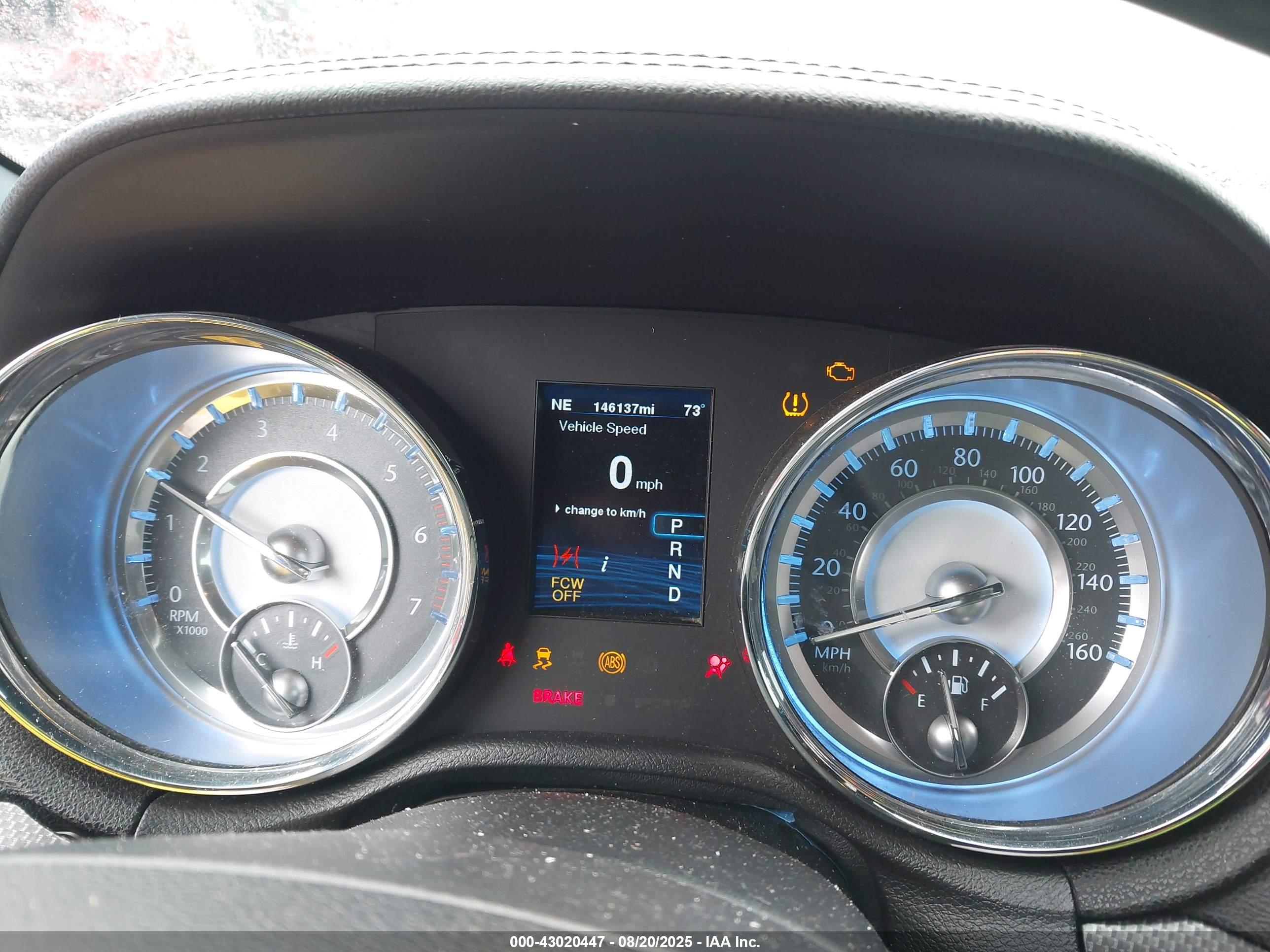 CHRYSLER 300 image 7