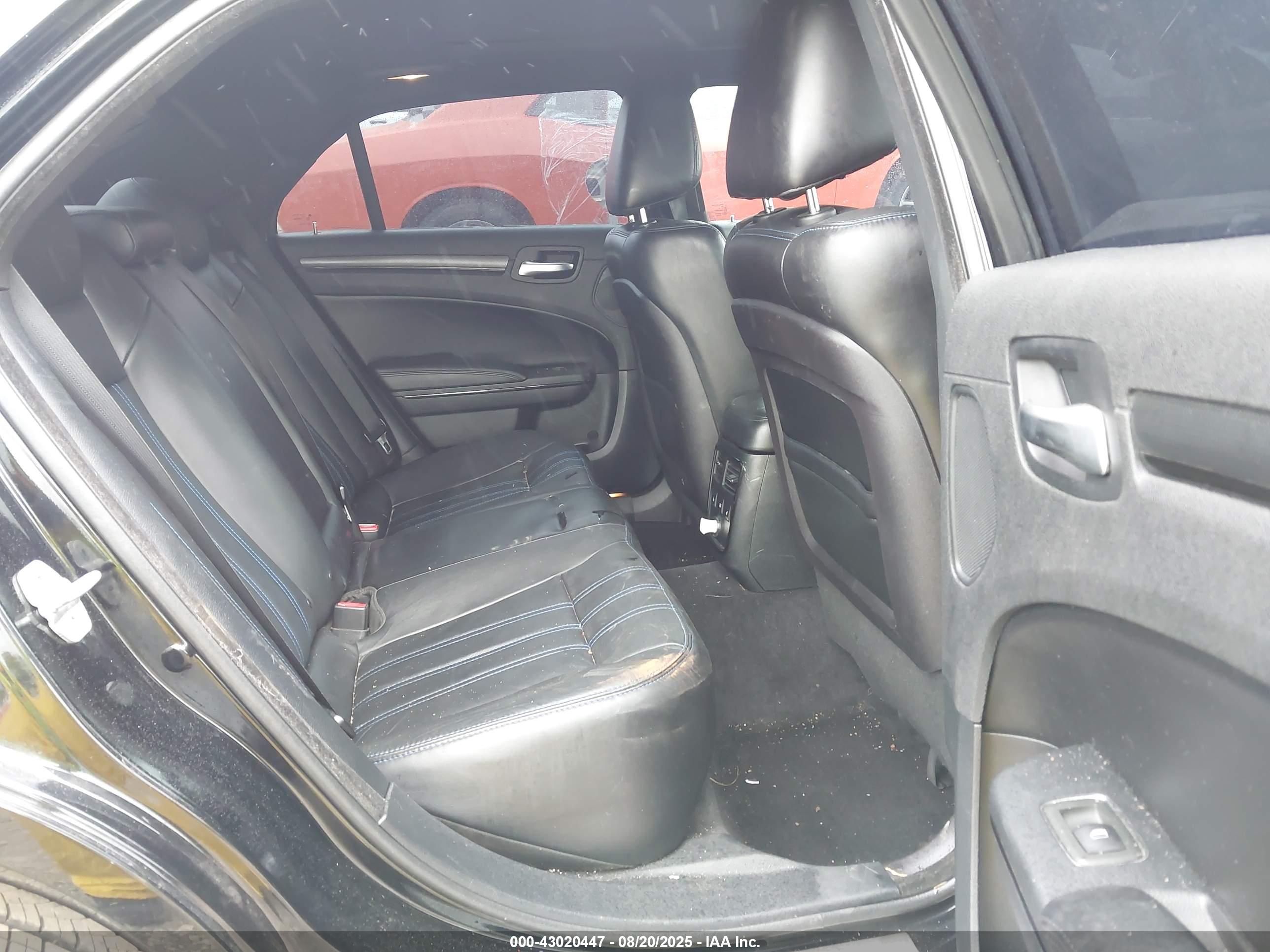 CHRYSLER 300 image 8