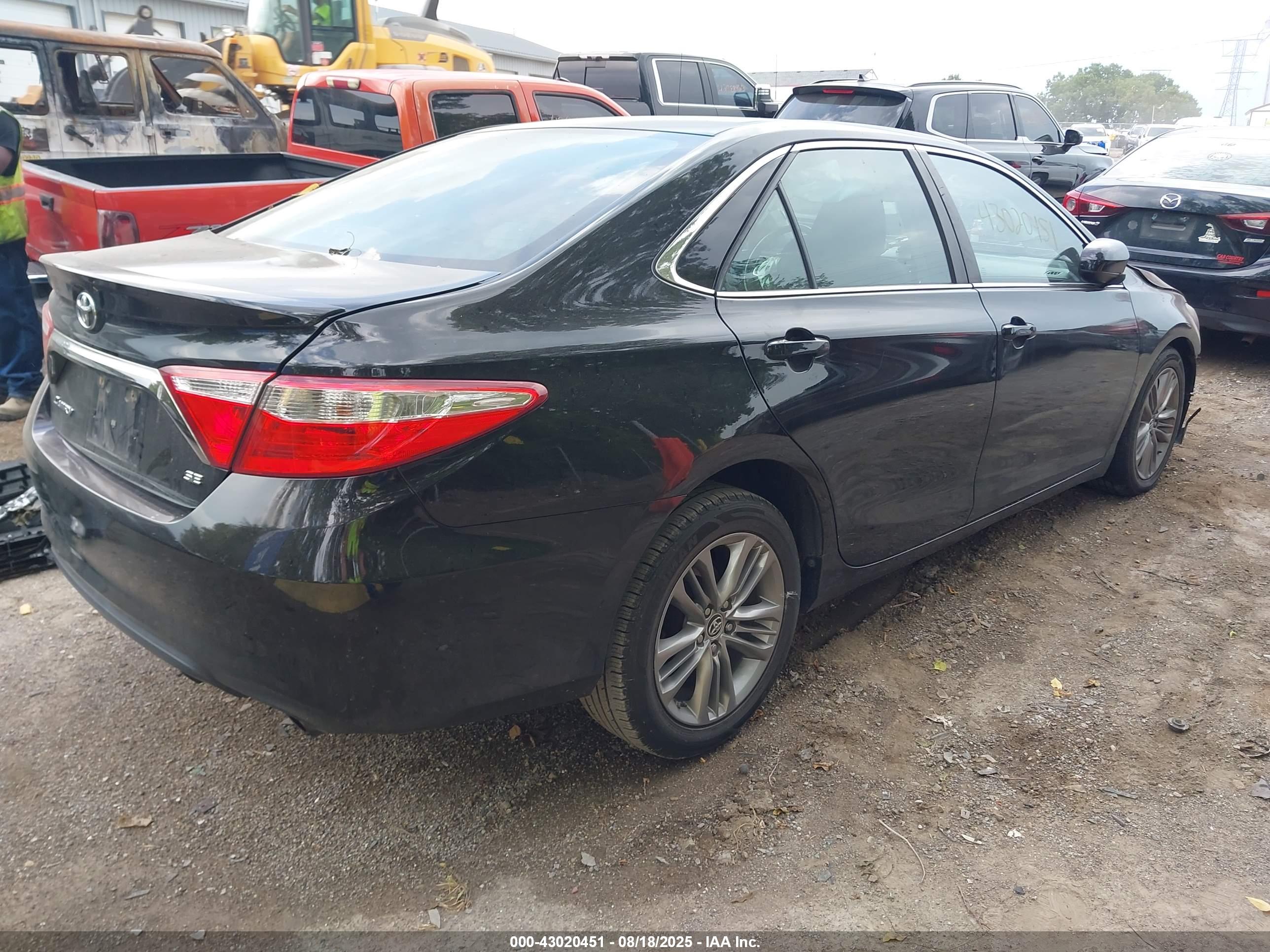 TOYOTA CAMRY image 4