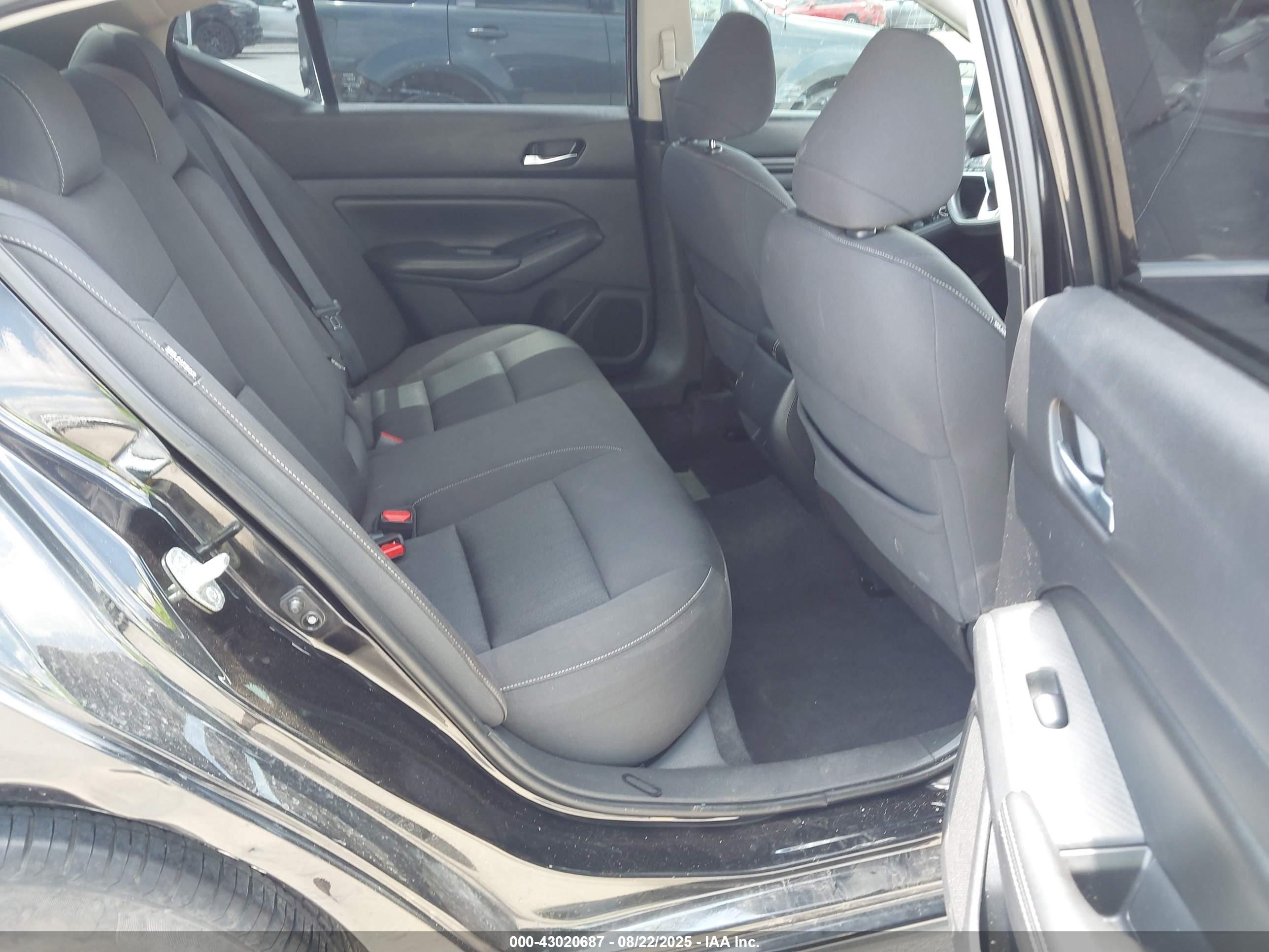 NISSAN ALTIMA image 8
