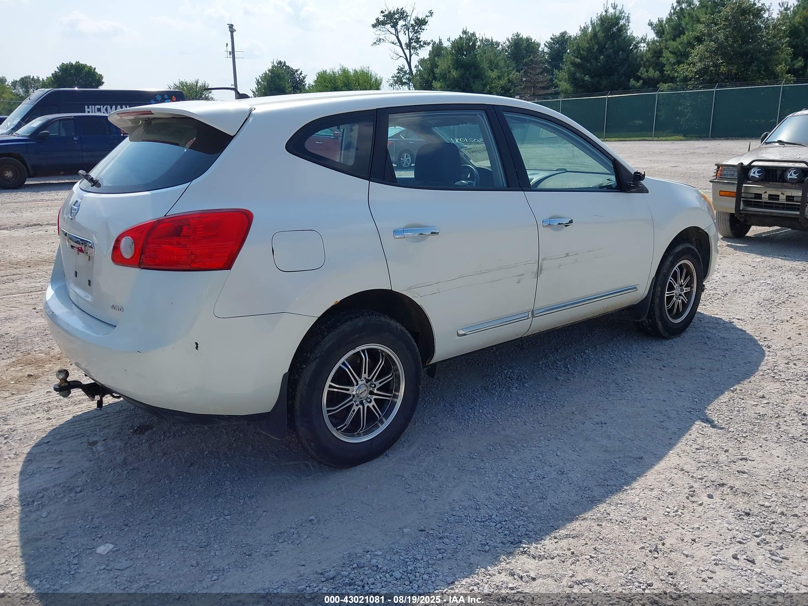 NISSAN ROGUE image 4