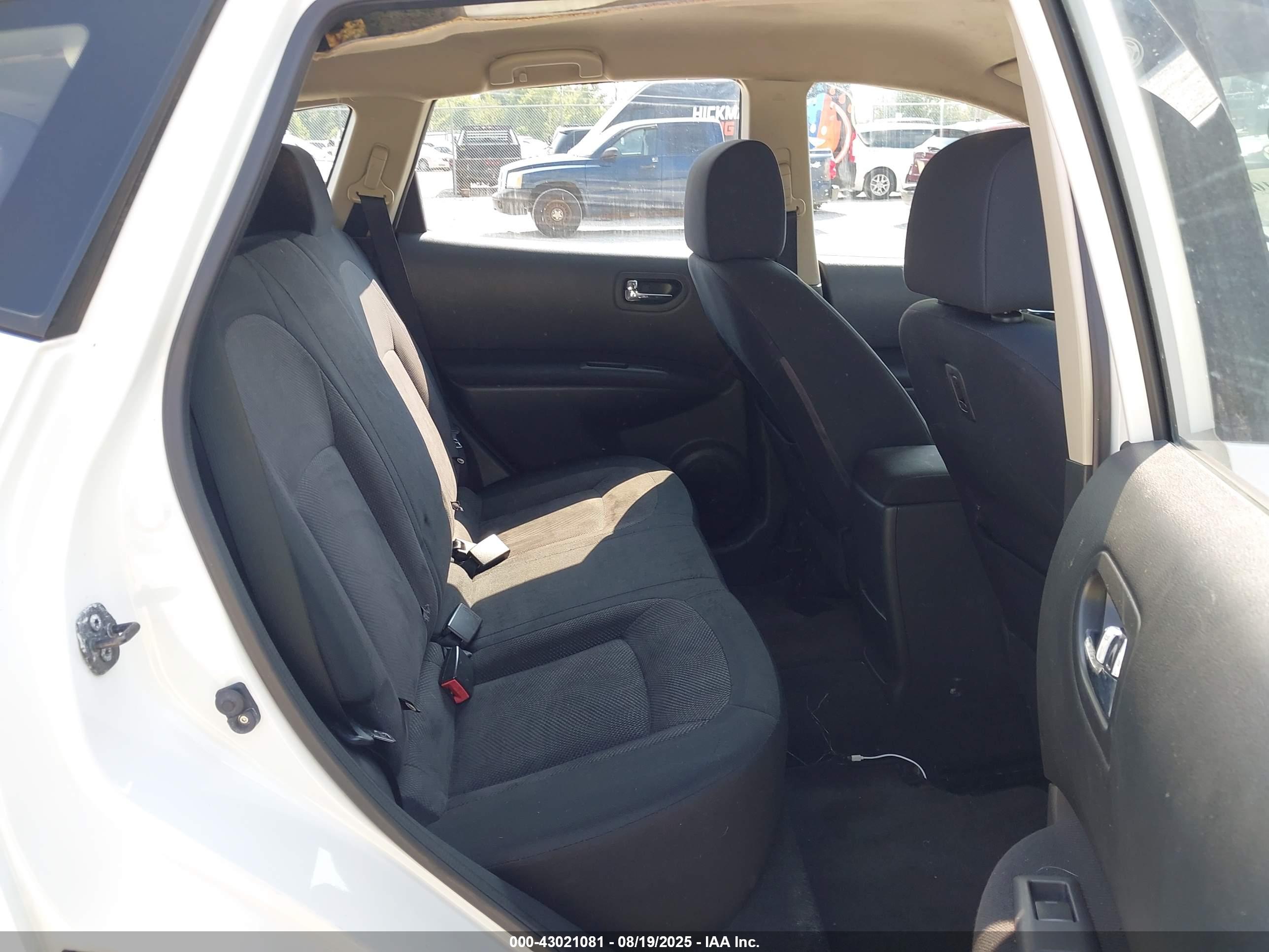 NISSAN ROGUE image 8