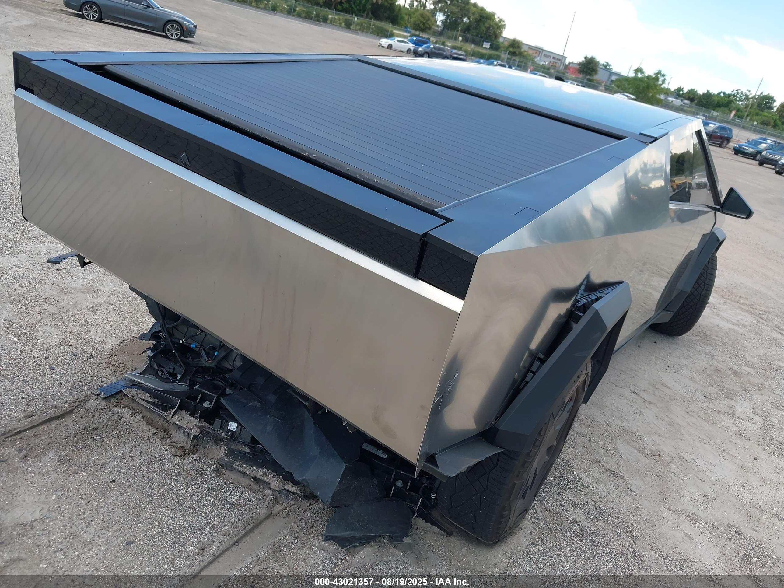 TESLA CYBERTRUCK image 4