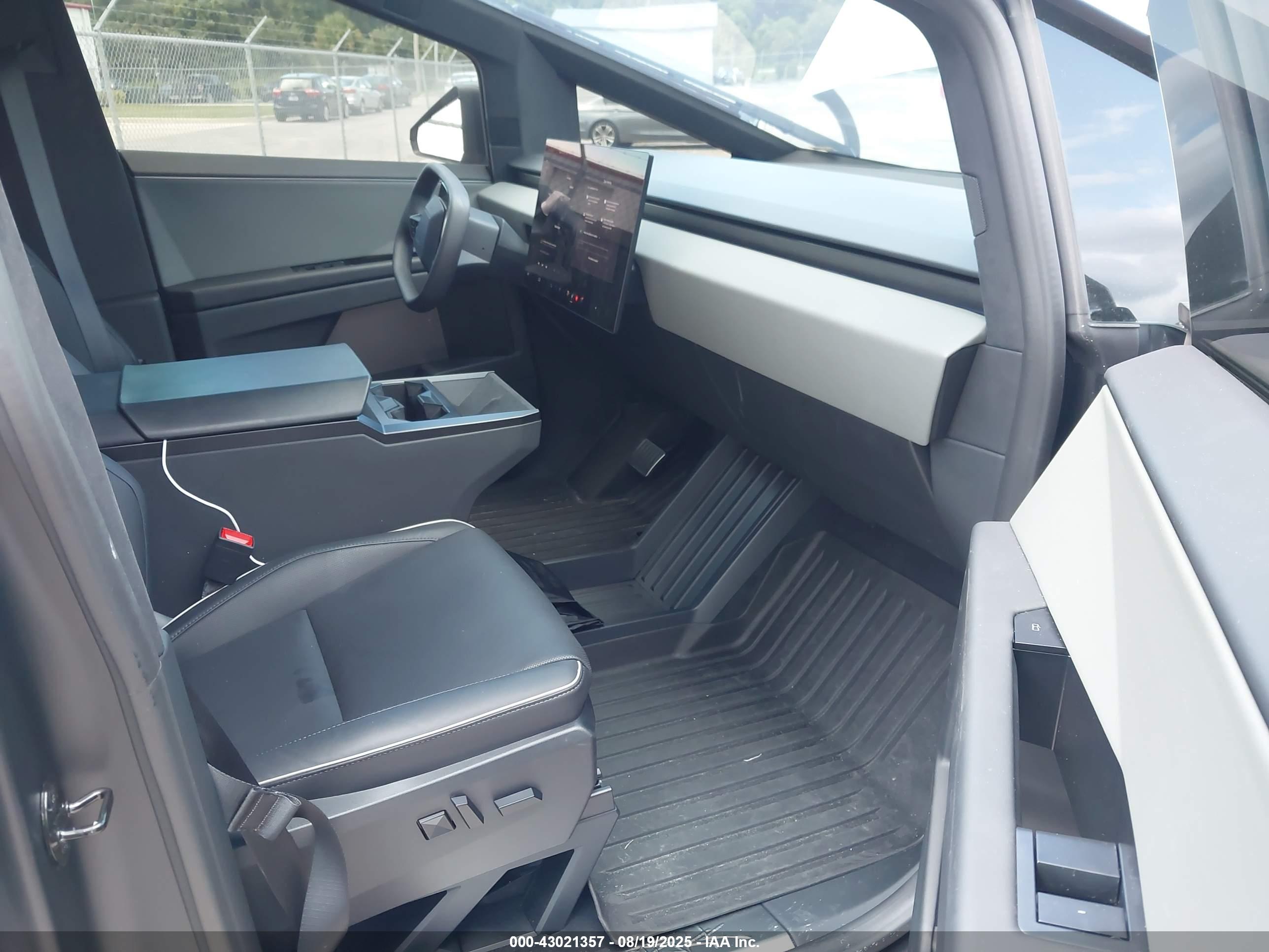 TESLA CYBERTRUCK image 5