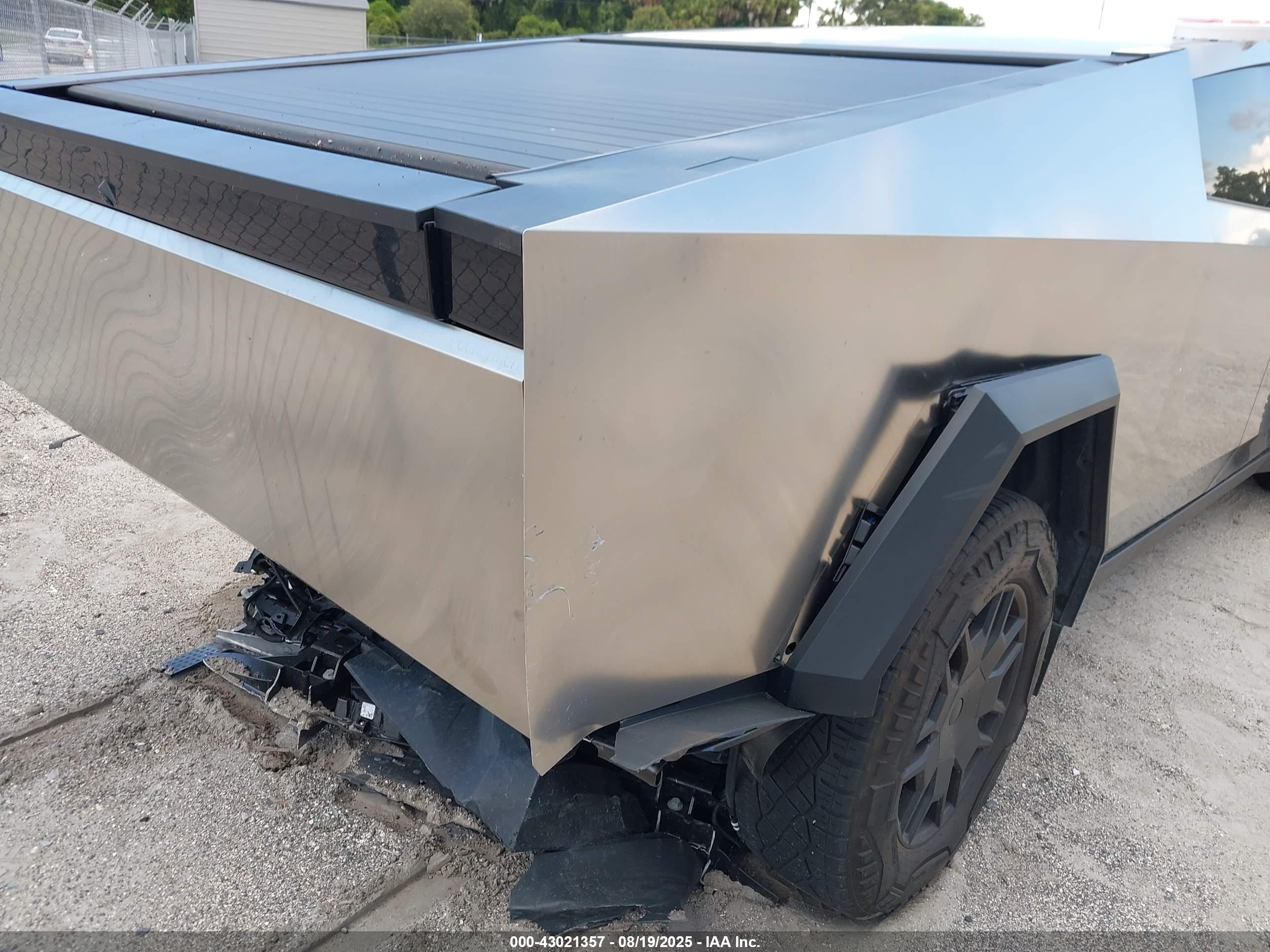 TESLA CYBERTRUCK image 6