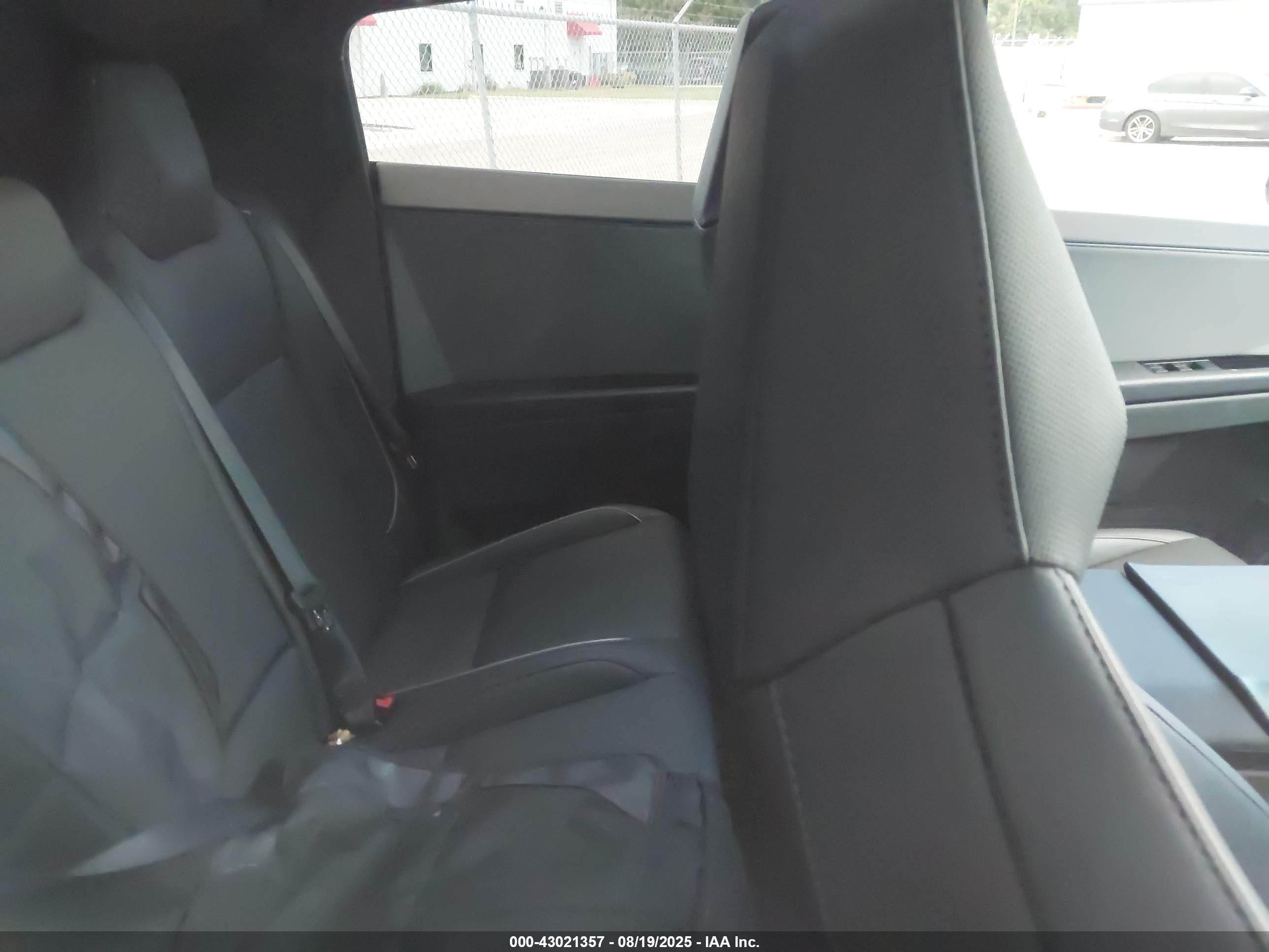 TESLA CYBERTRUCK image 8