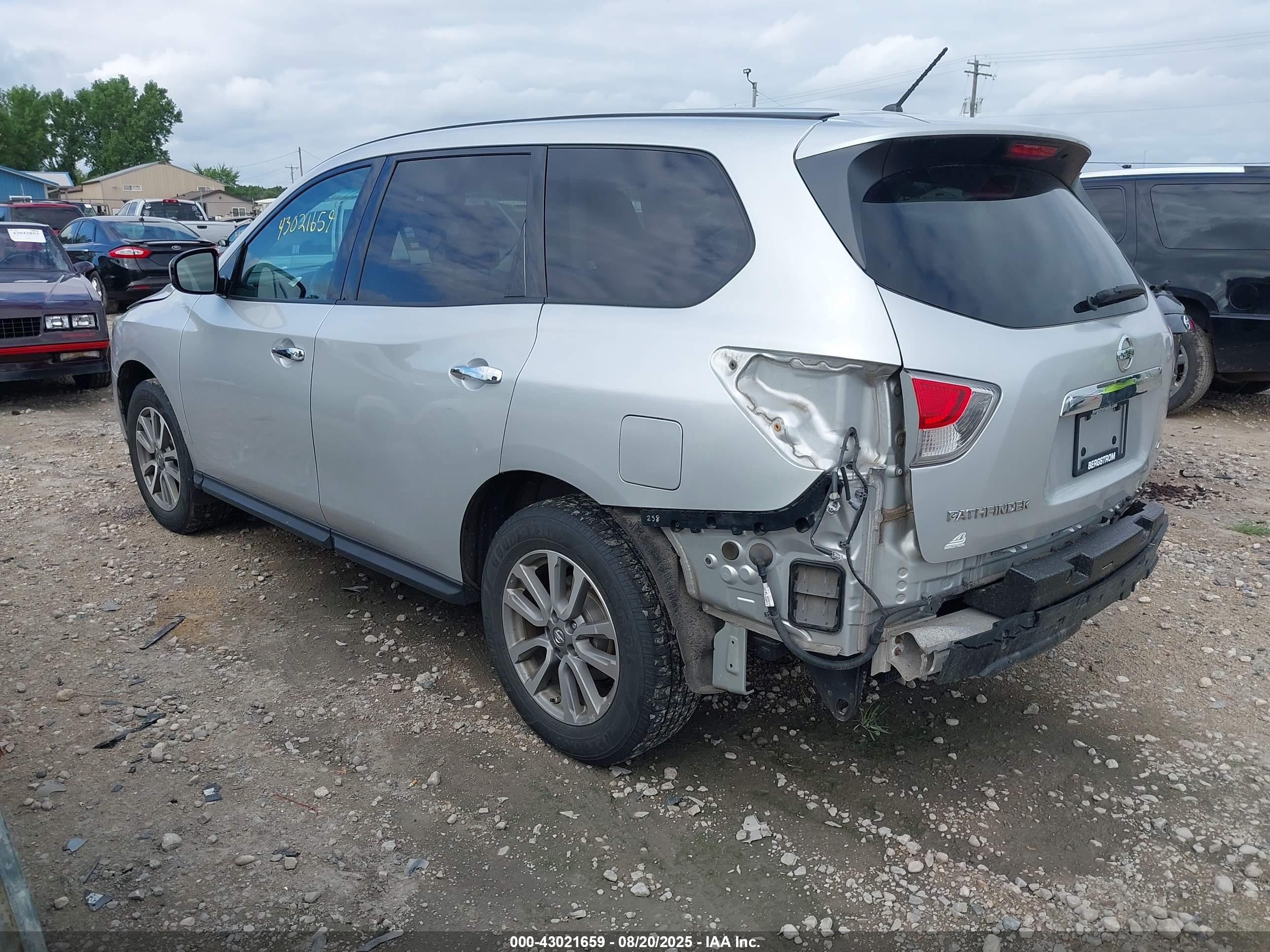 NISSAN PATHFINDER image 3