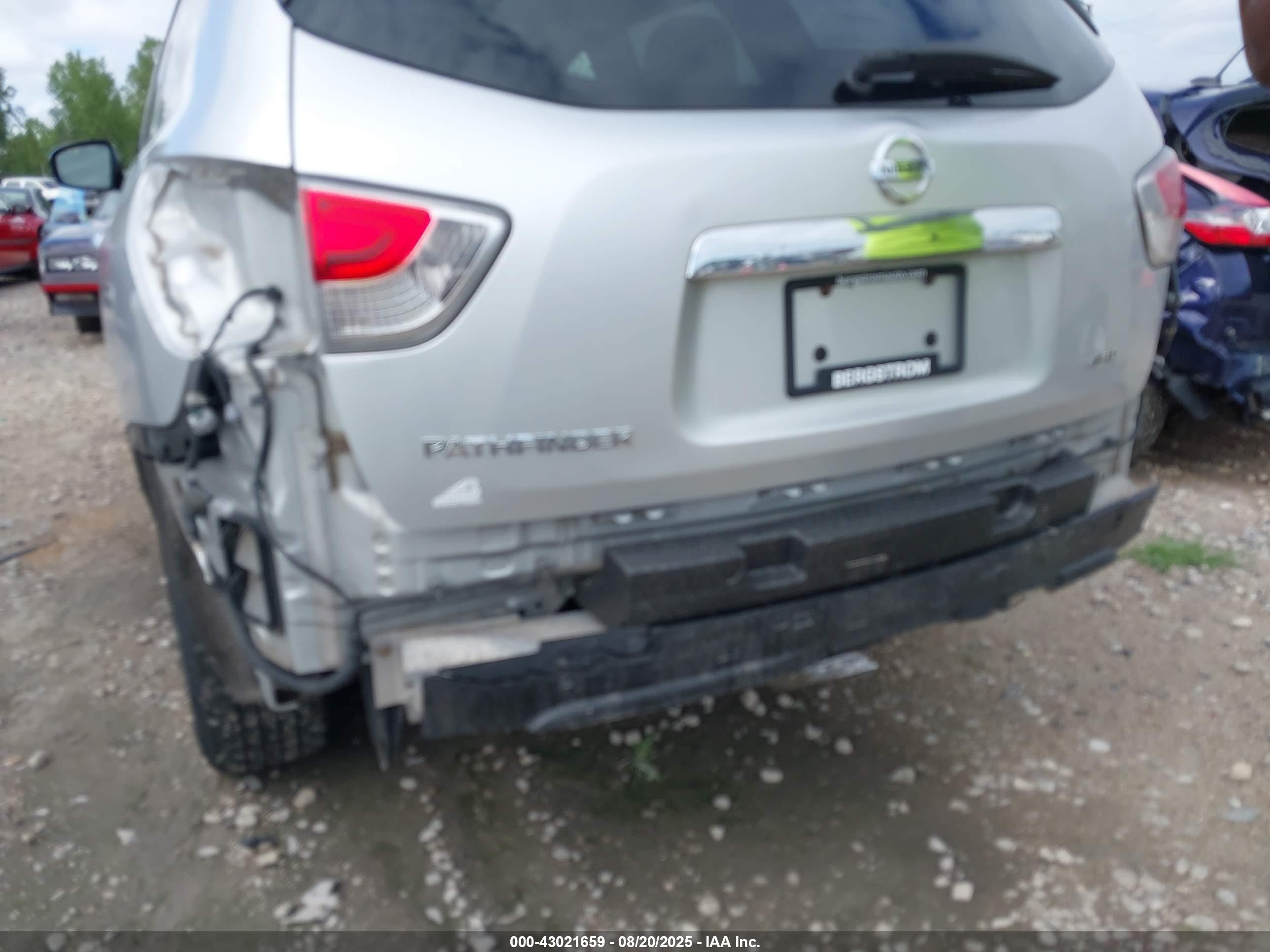NISSAN PATHFINDER image 6