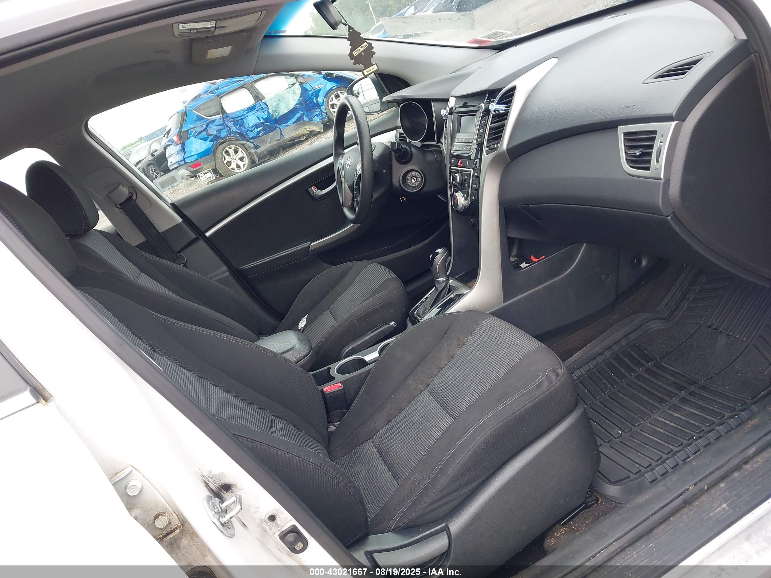 HYUNDAI ELANTRA image 5