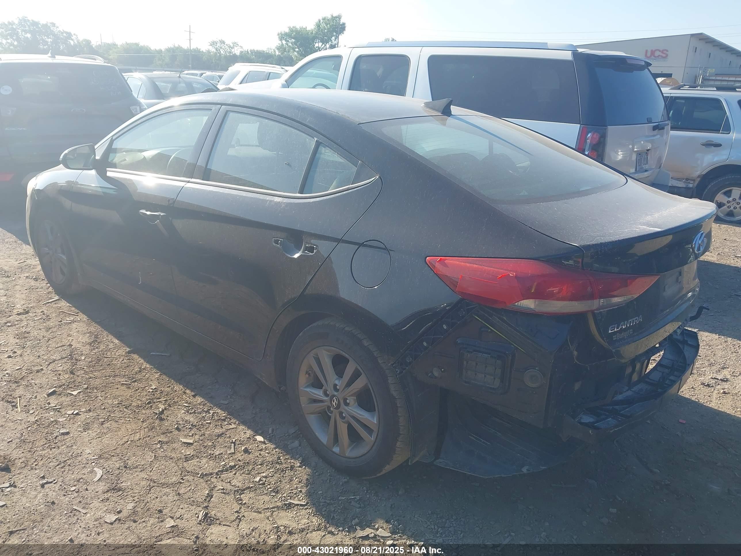 HYUNDAI ELANTRA image 3