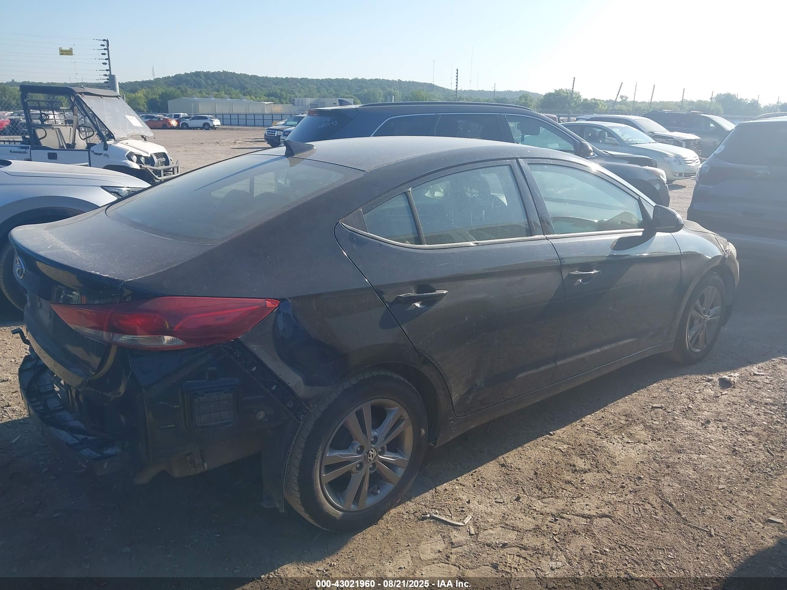 HYUNDAI ELANTRA image 4