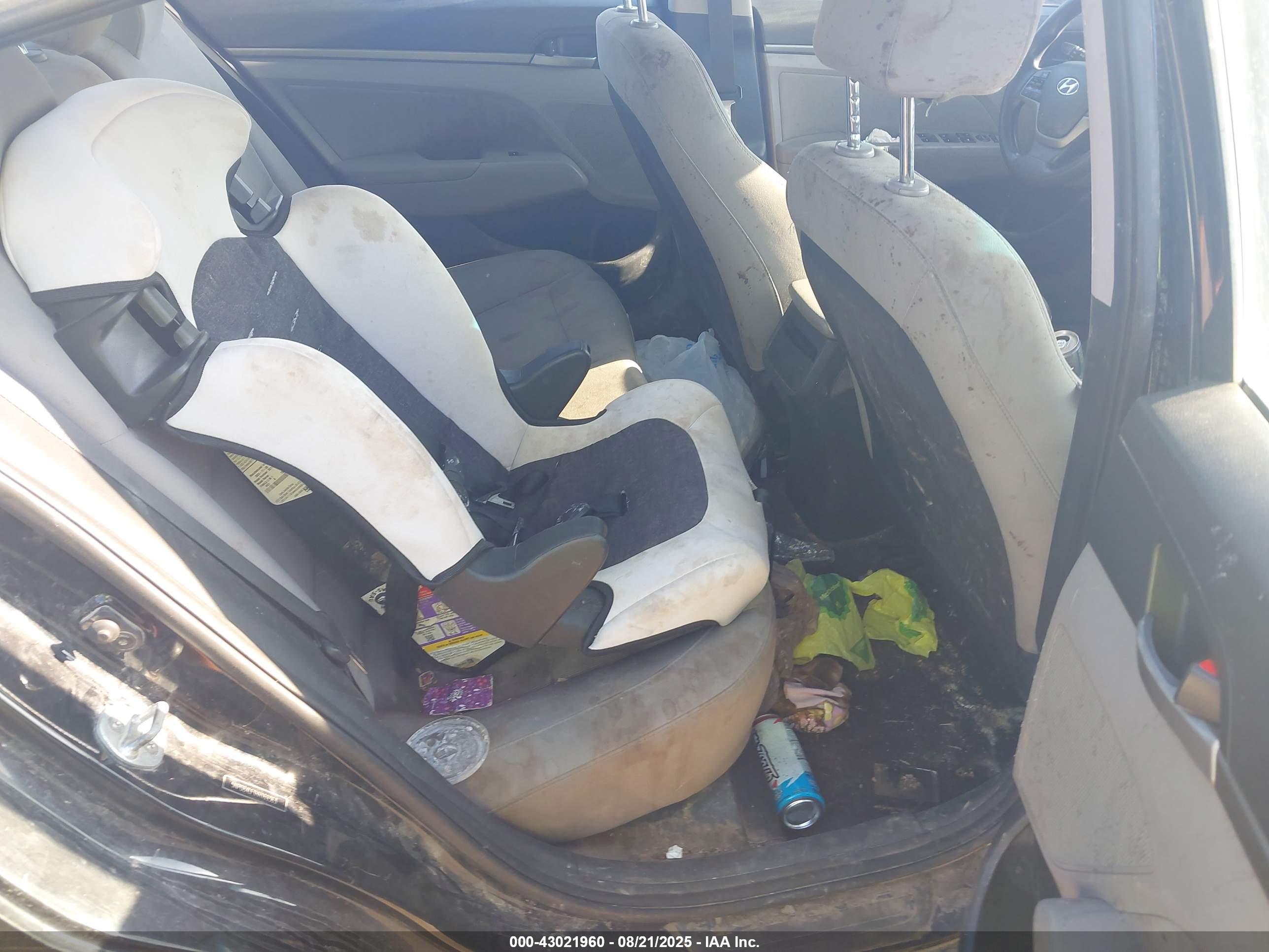 HYUNDAI ELANTRA image 8