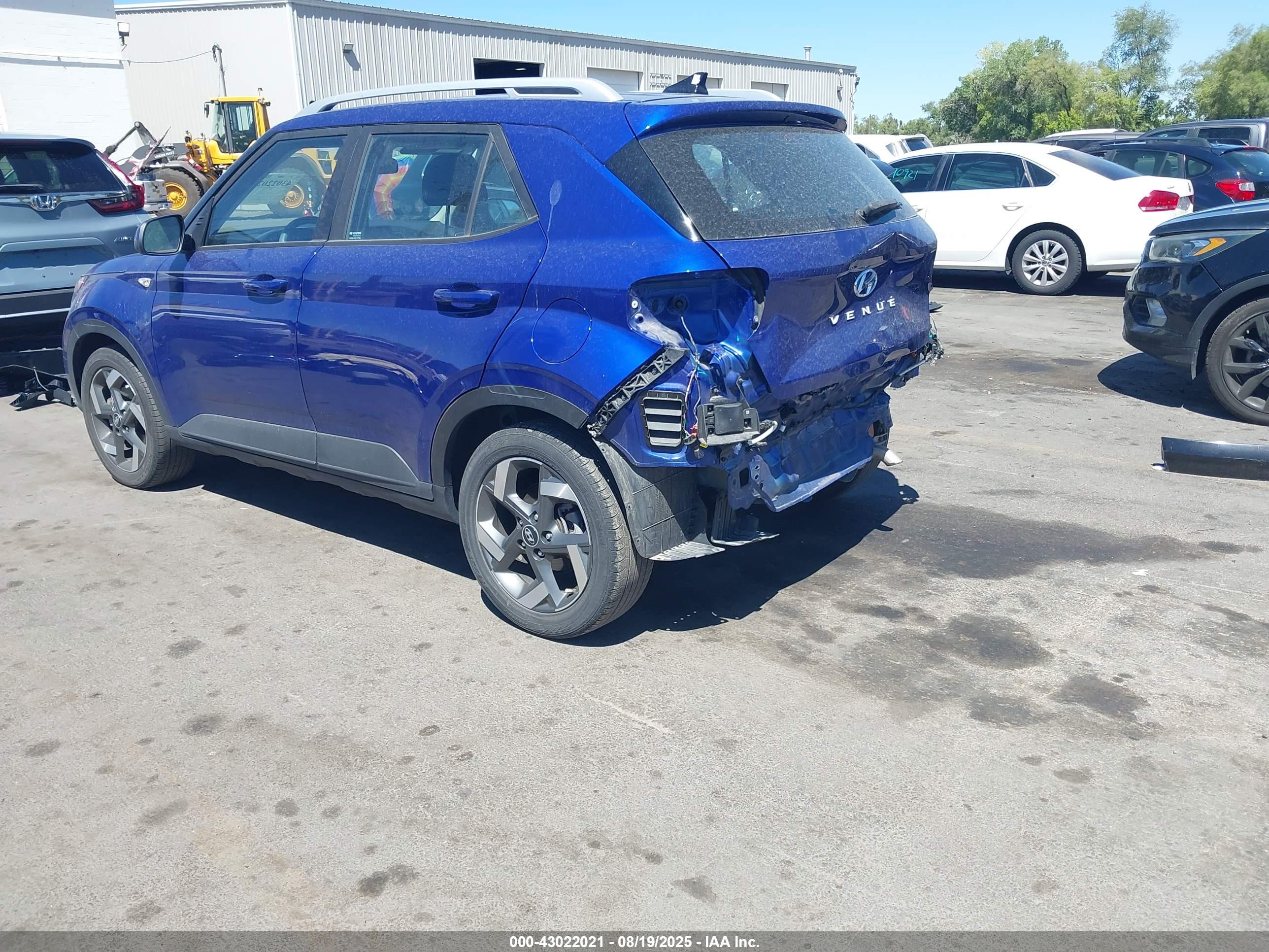 HYUNDAI VENUE image 3