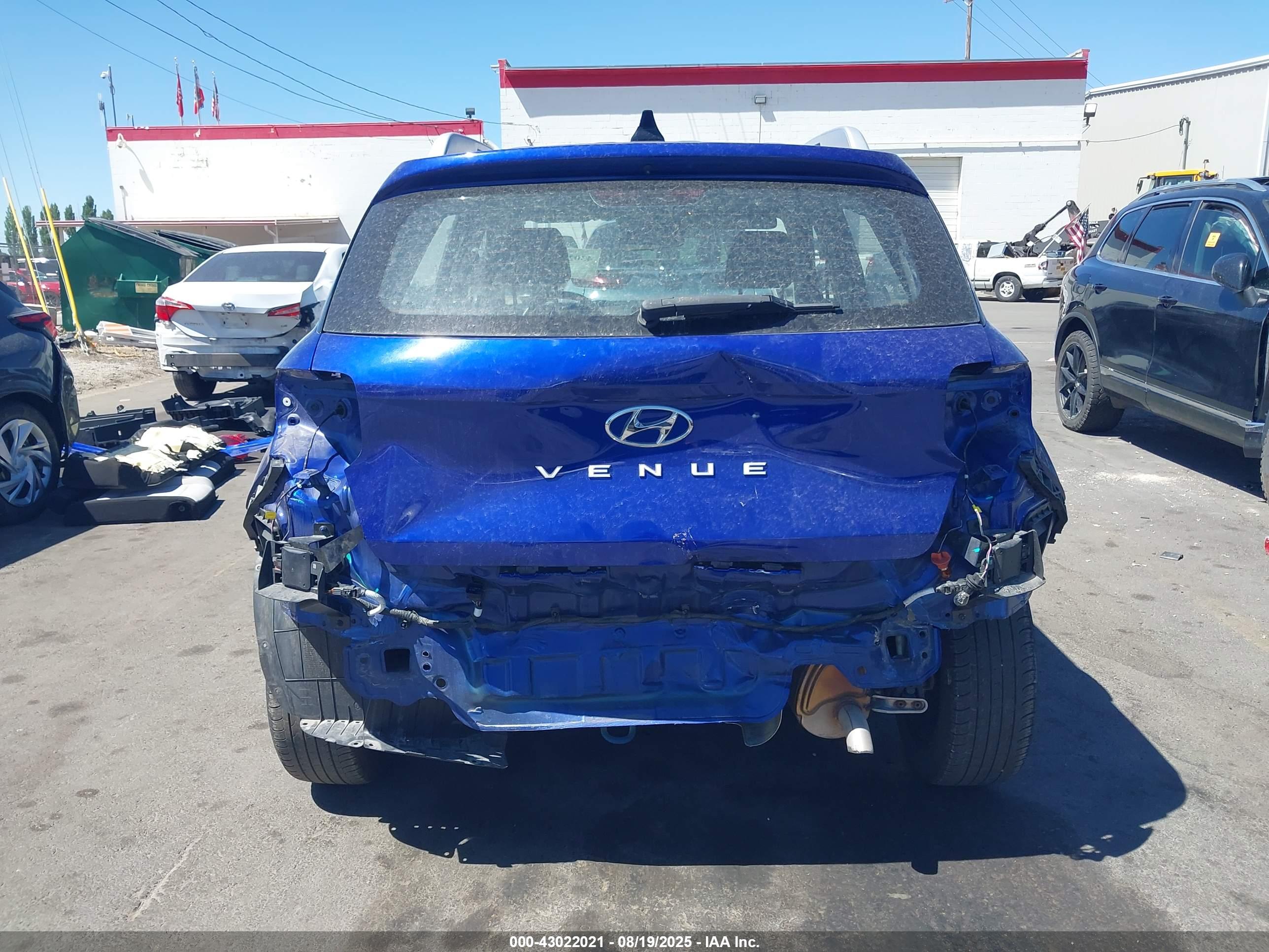 HYUNDAI VENUE image 6