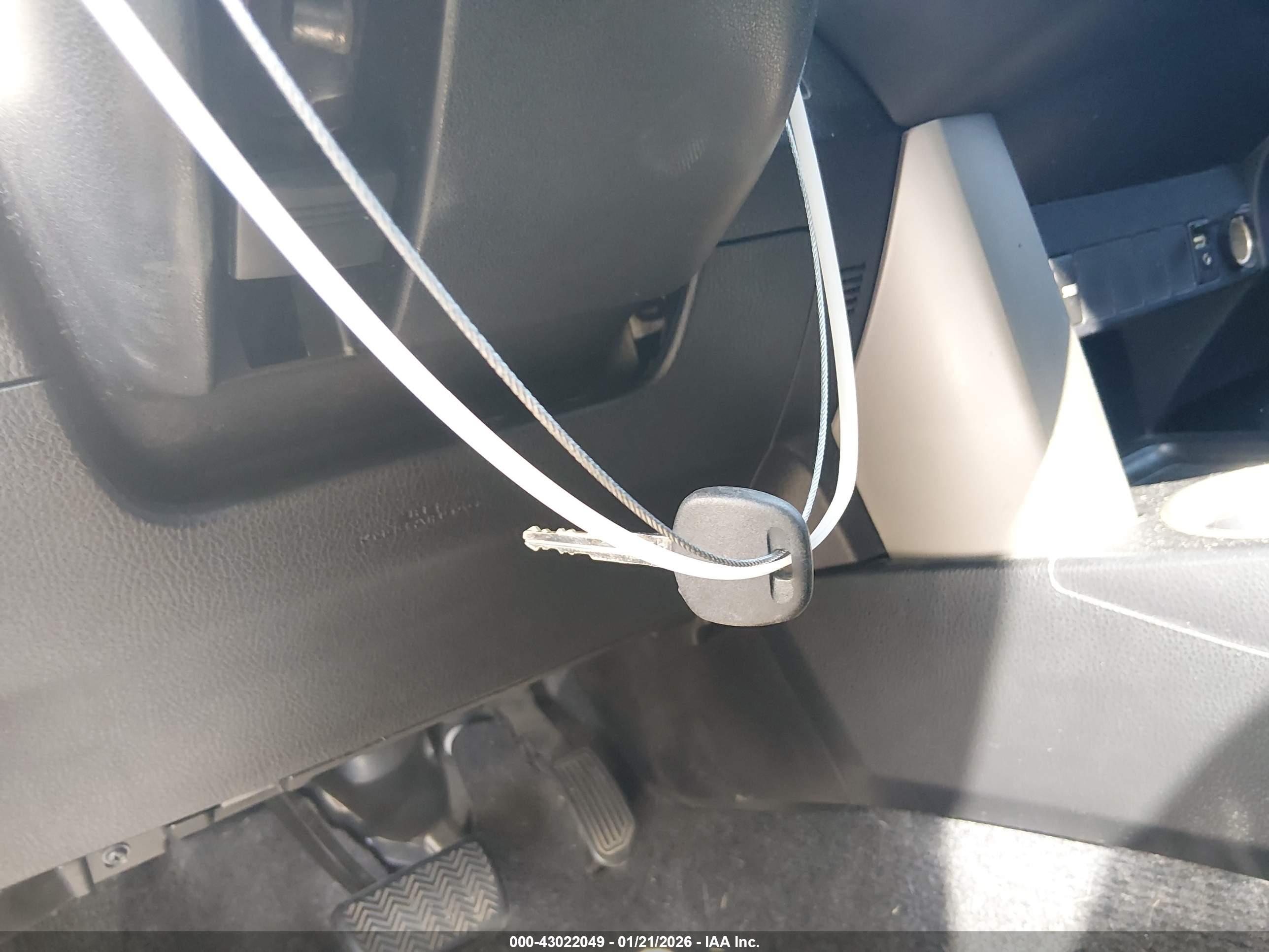 TOYOTA RAV4 image 11