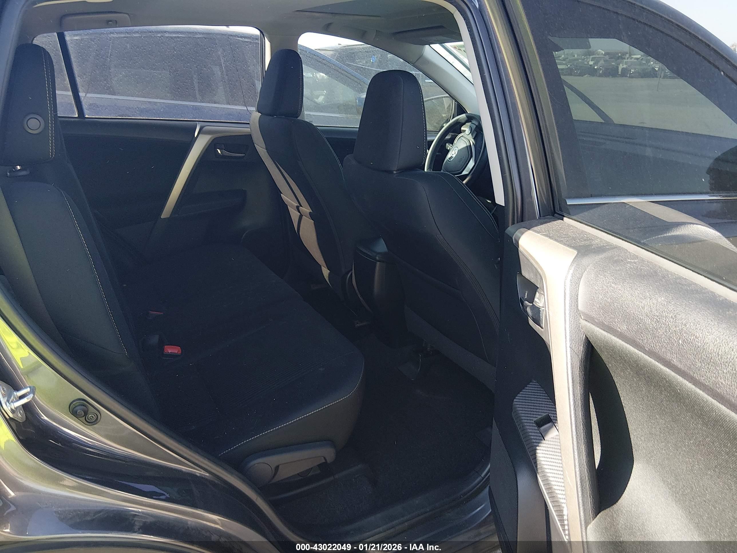 TOYOTA RAV4 image 8