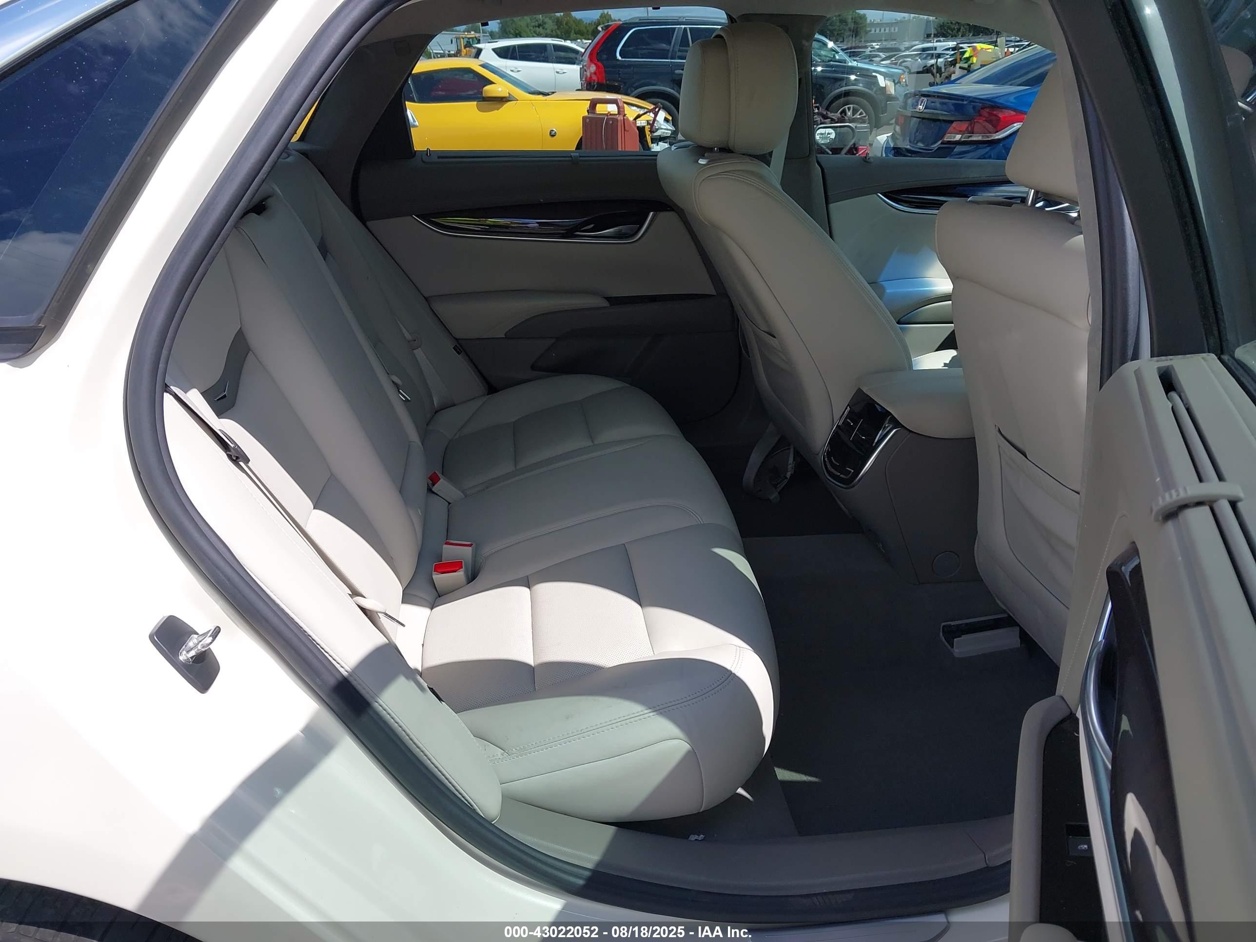 CADILLAC XTS image 8