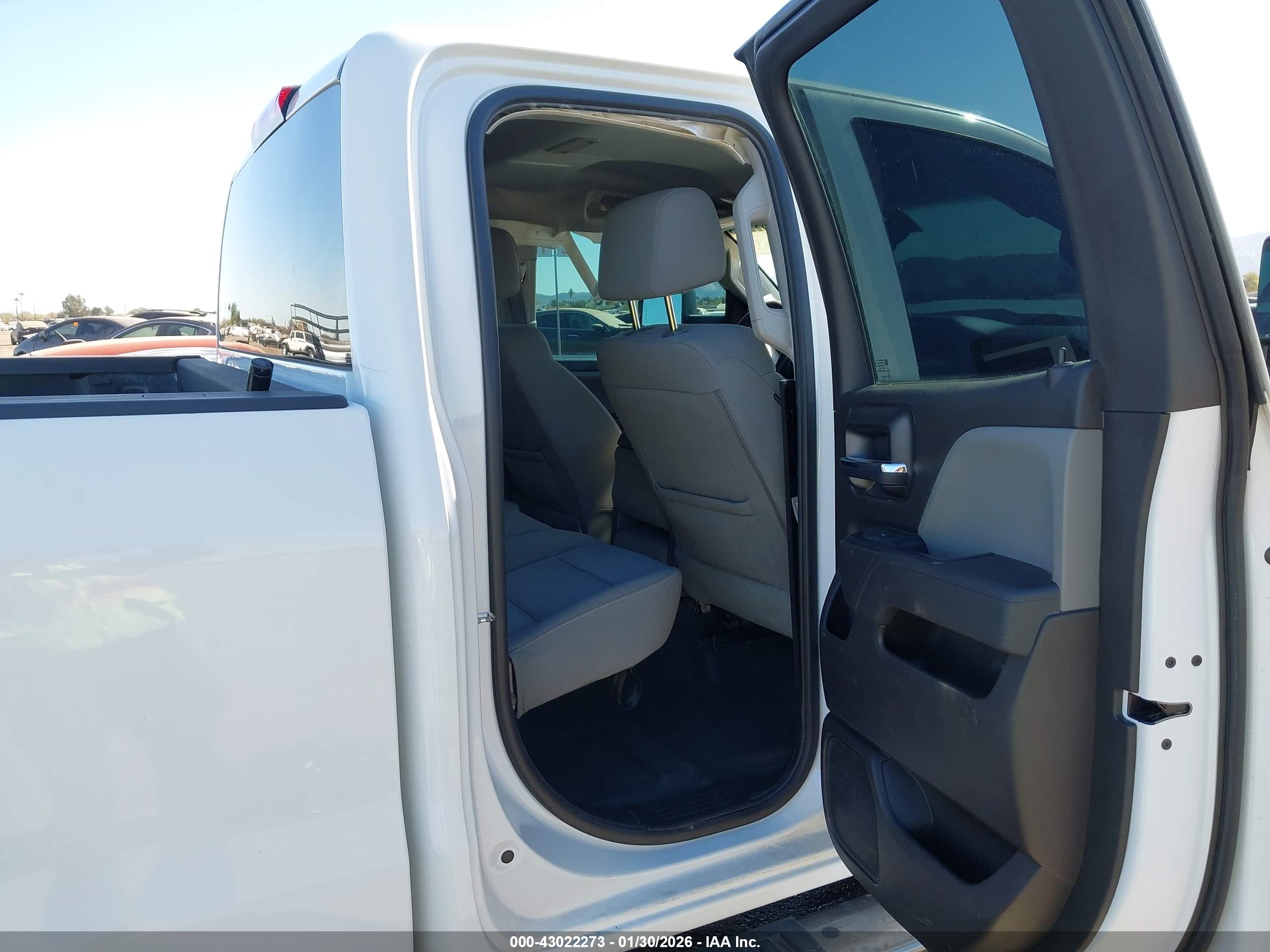 CHEVROLET SILVERADO image 8
