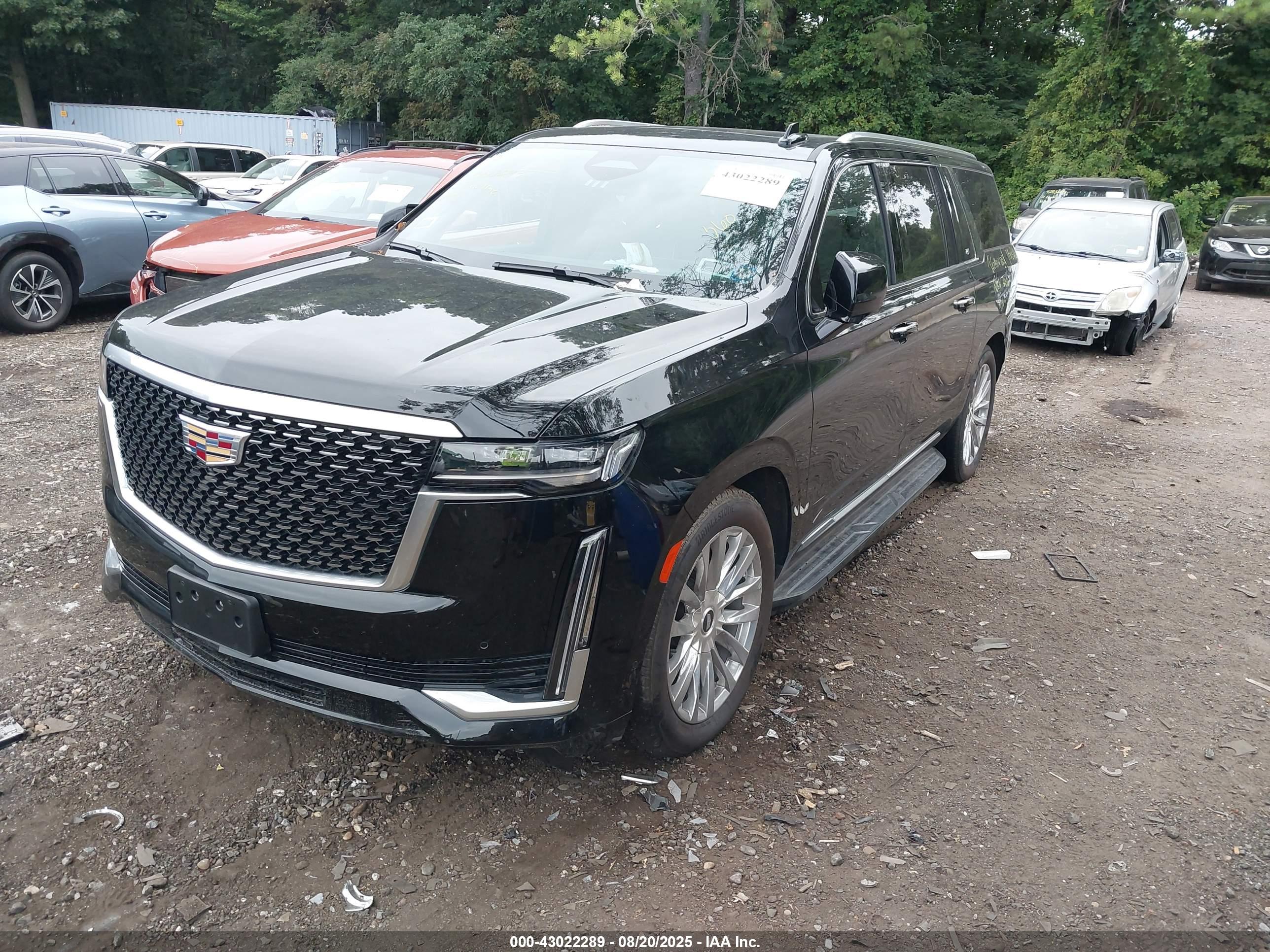 CADILLAC ESCALADE image 2