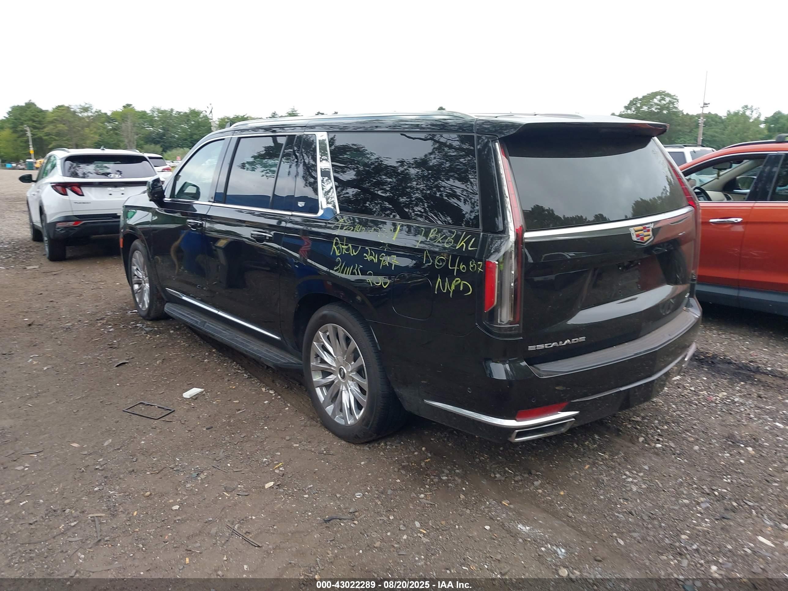 CADILLAC ESCALADE image 3