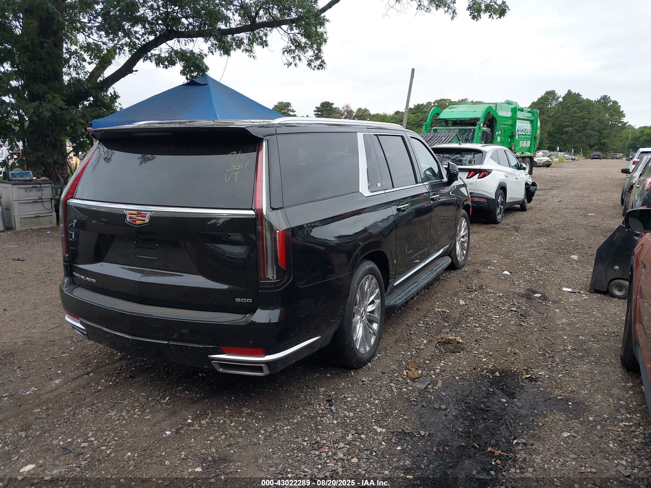 CADILLAC ESCALADE image 4