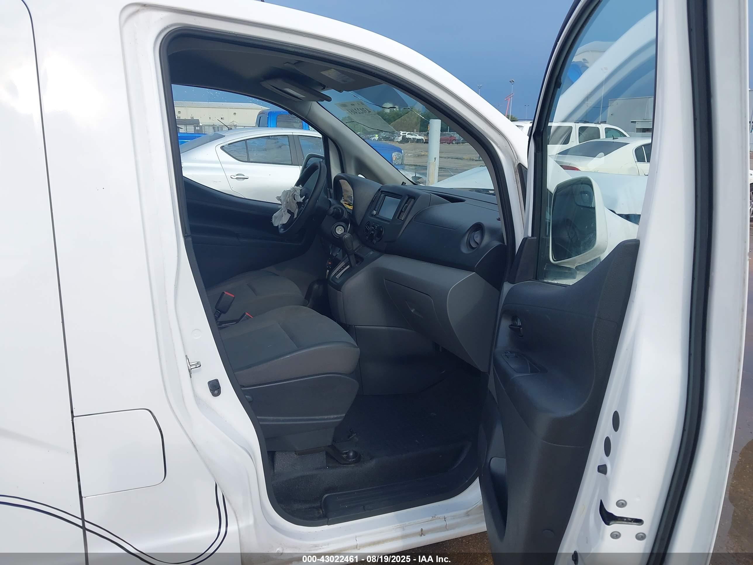 NISSAN NV200 image 5