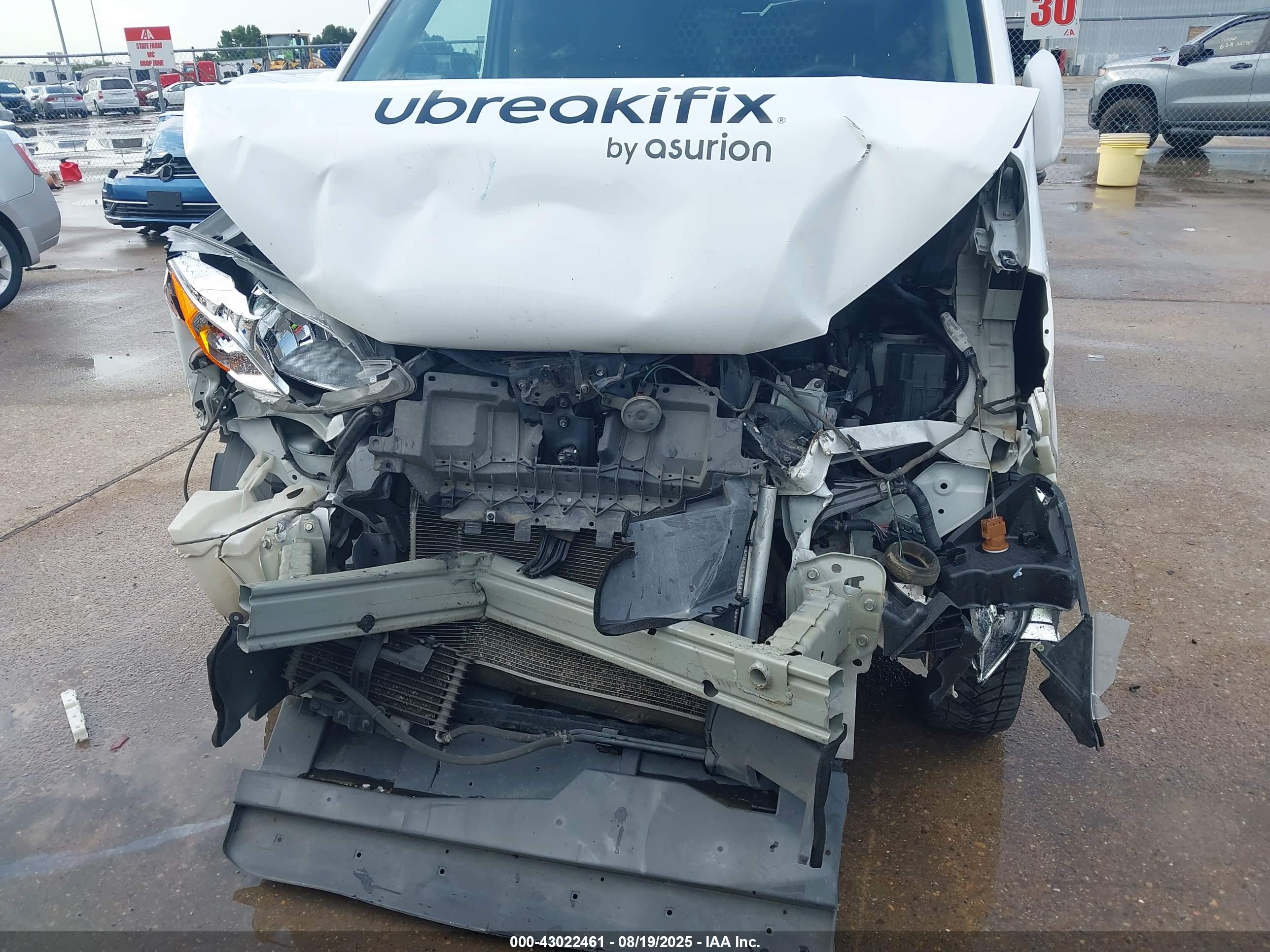 NISSAN NV200 image 6