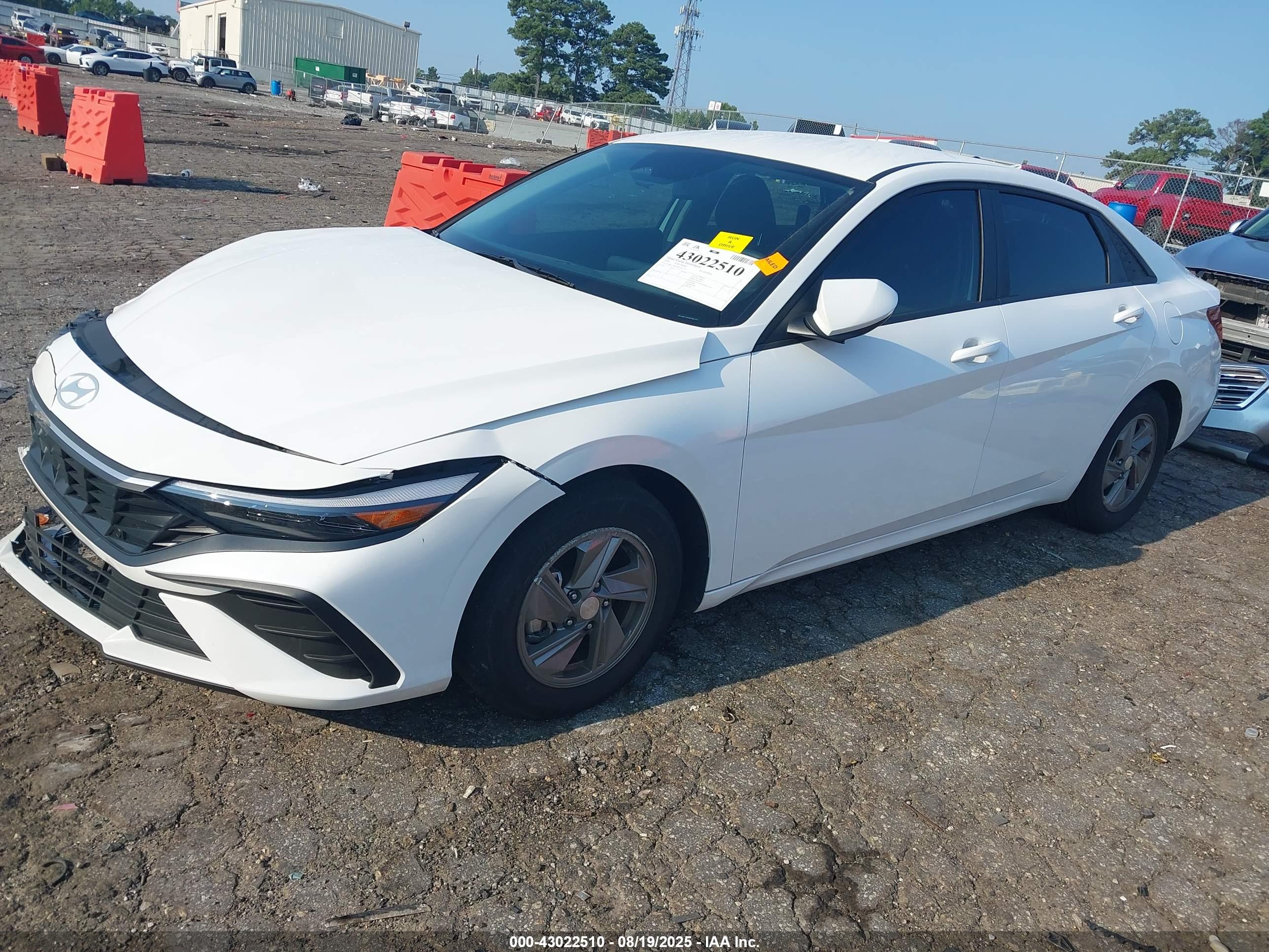 HYUNDAI ELANTRA image 2