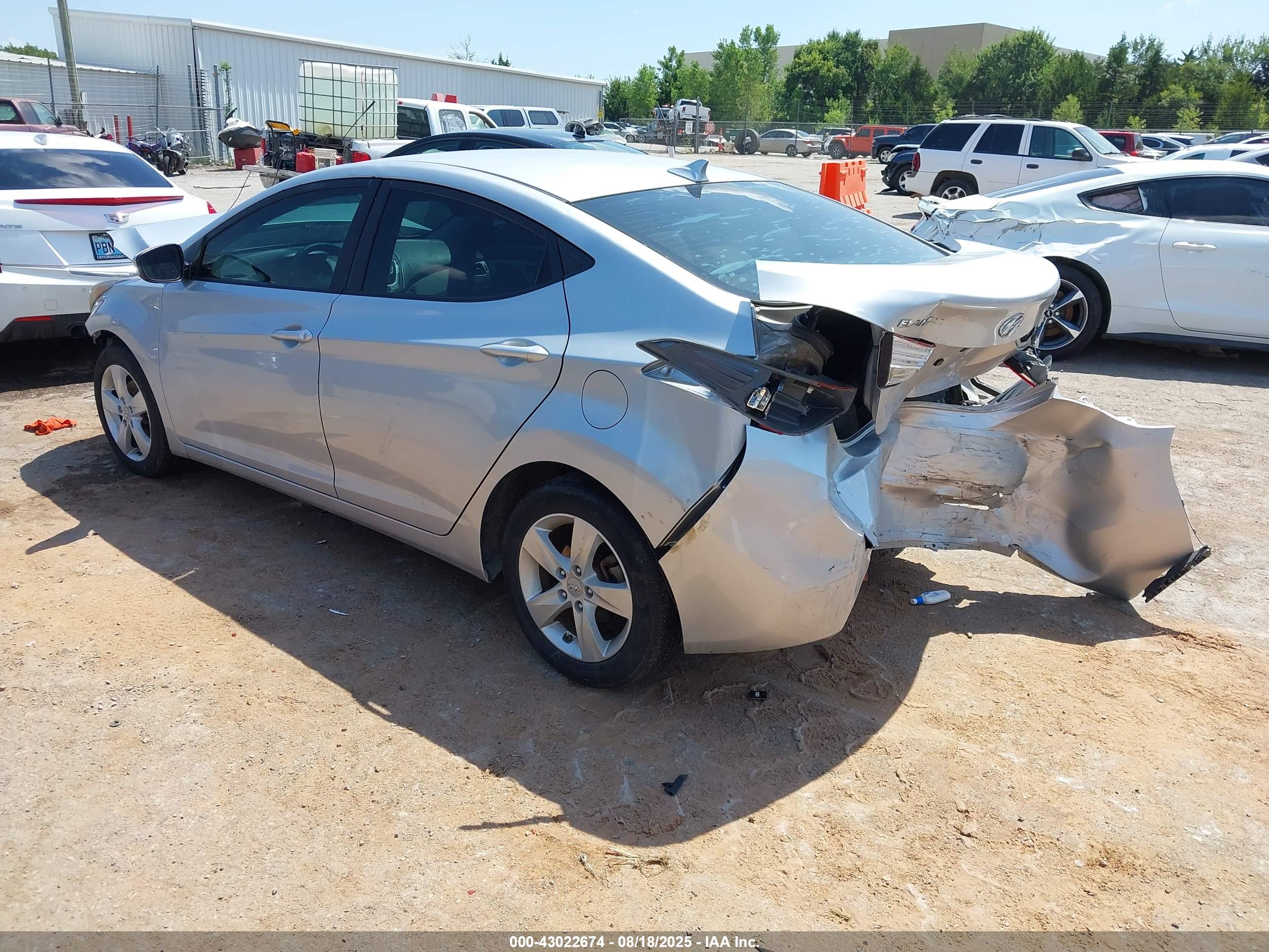 HYUNDAI ELANTRA image 3