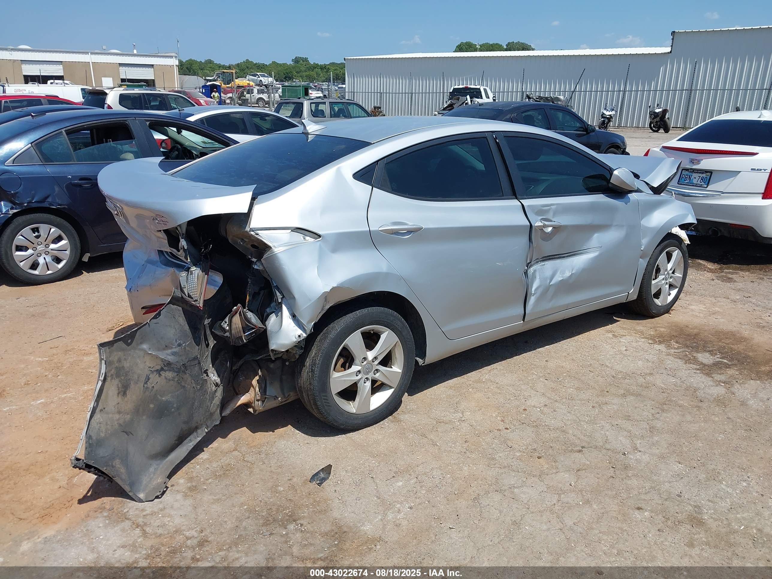 HYUNDAI ELANTRA image 4