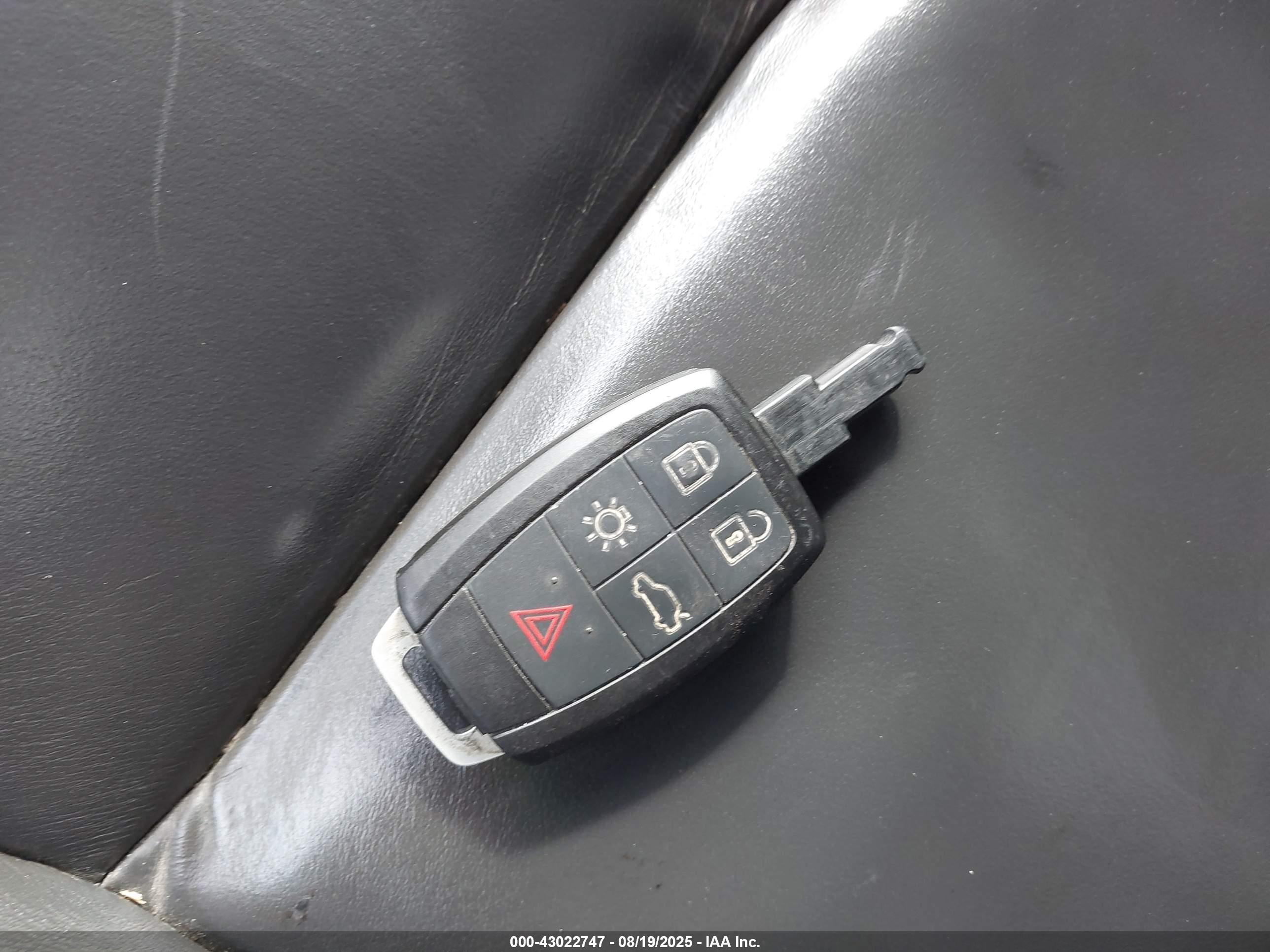 VOLVO C70 image 11