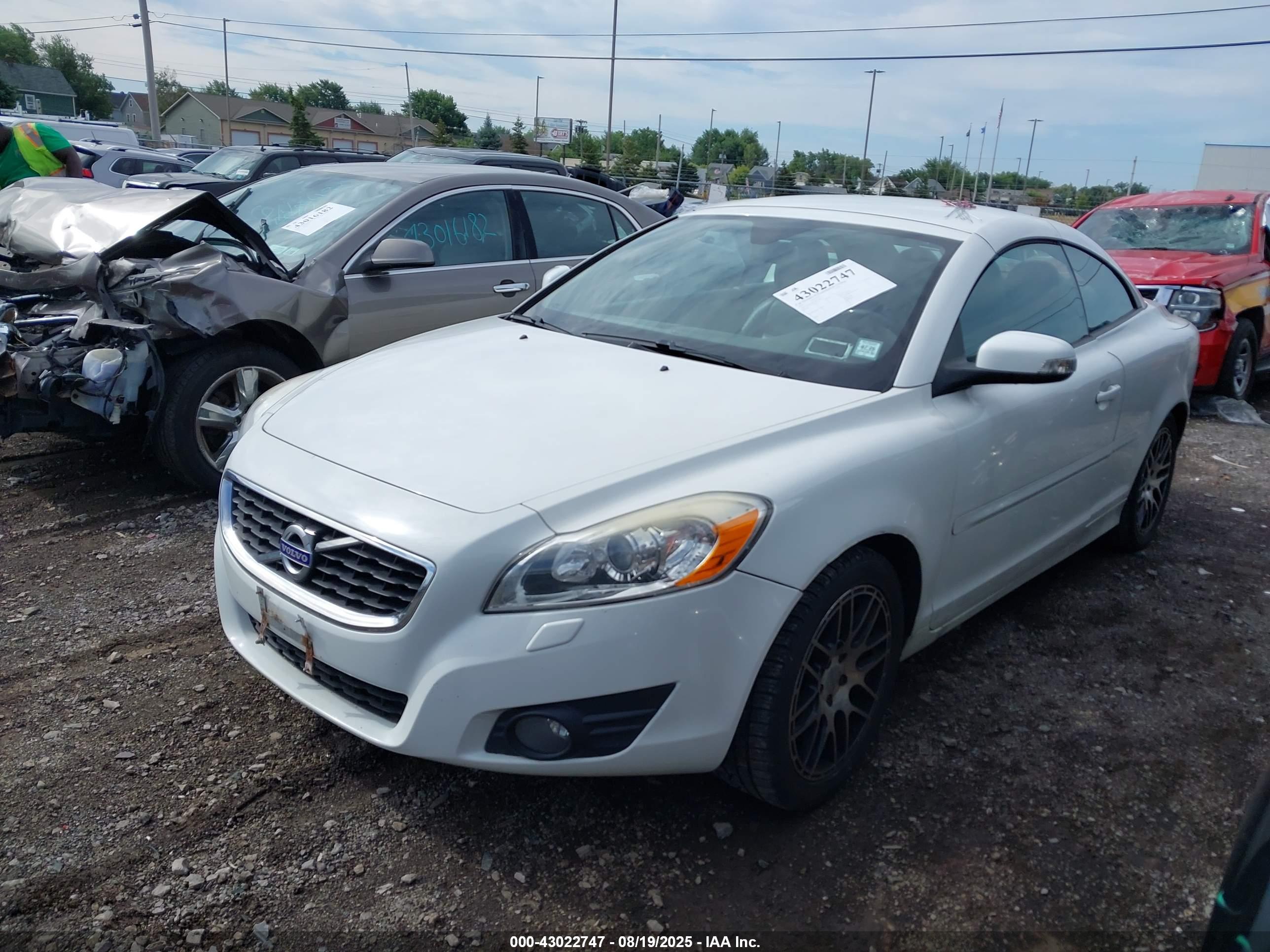 VOLVO C70 image 2