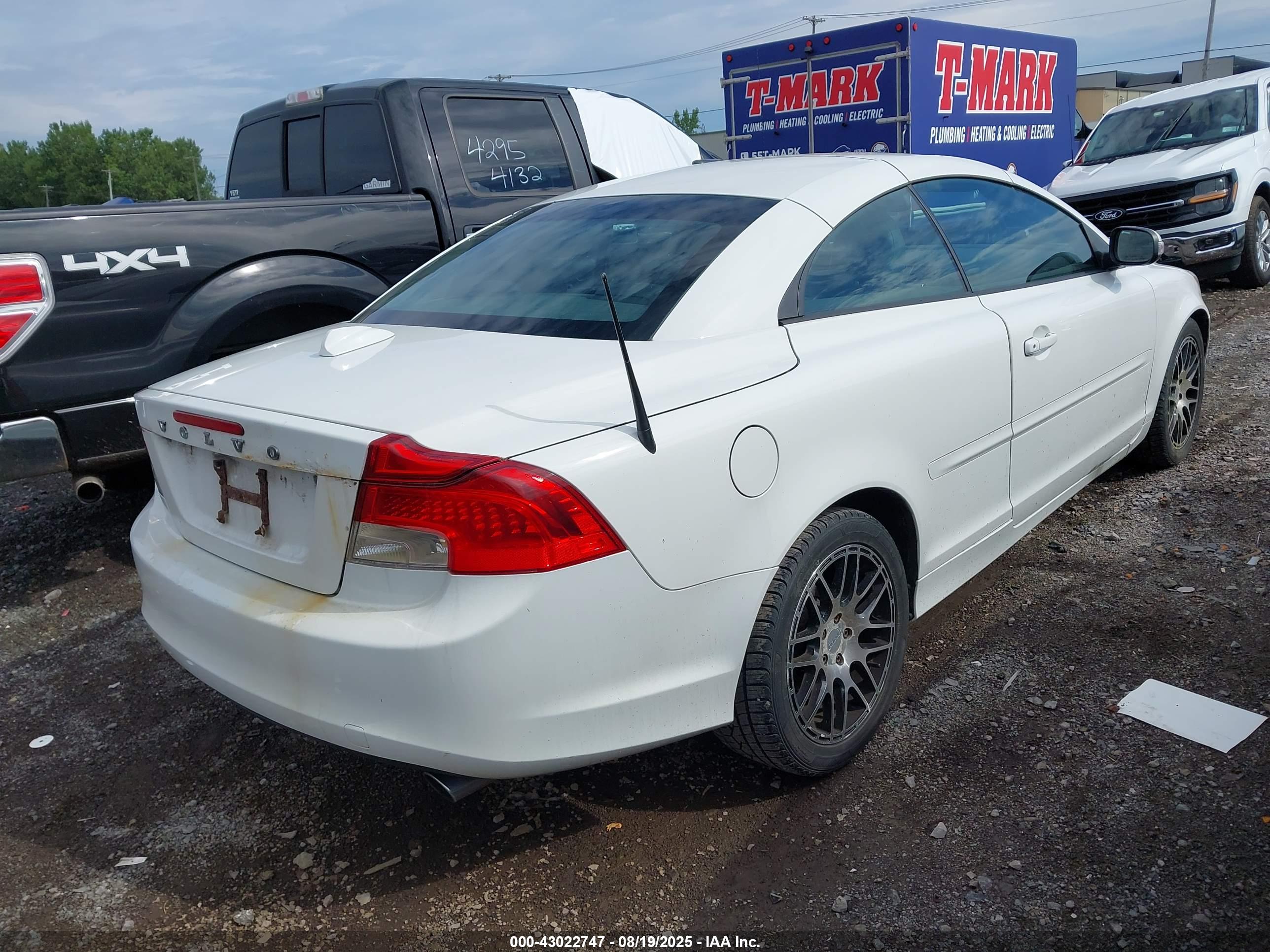 VOLVO C70 image 4
