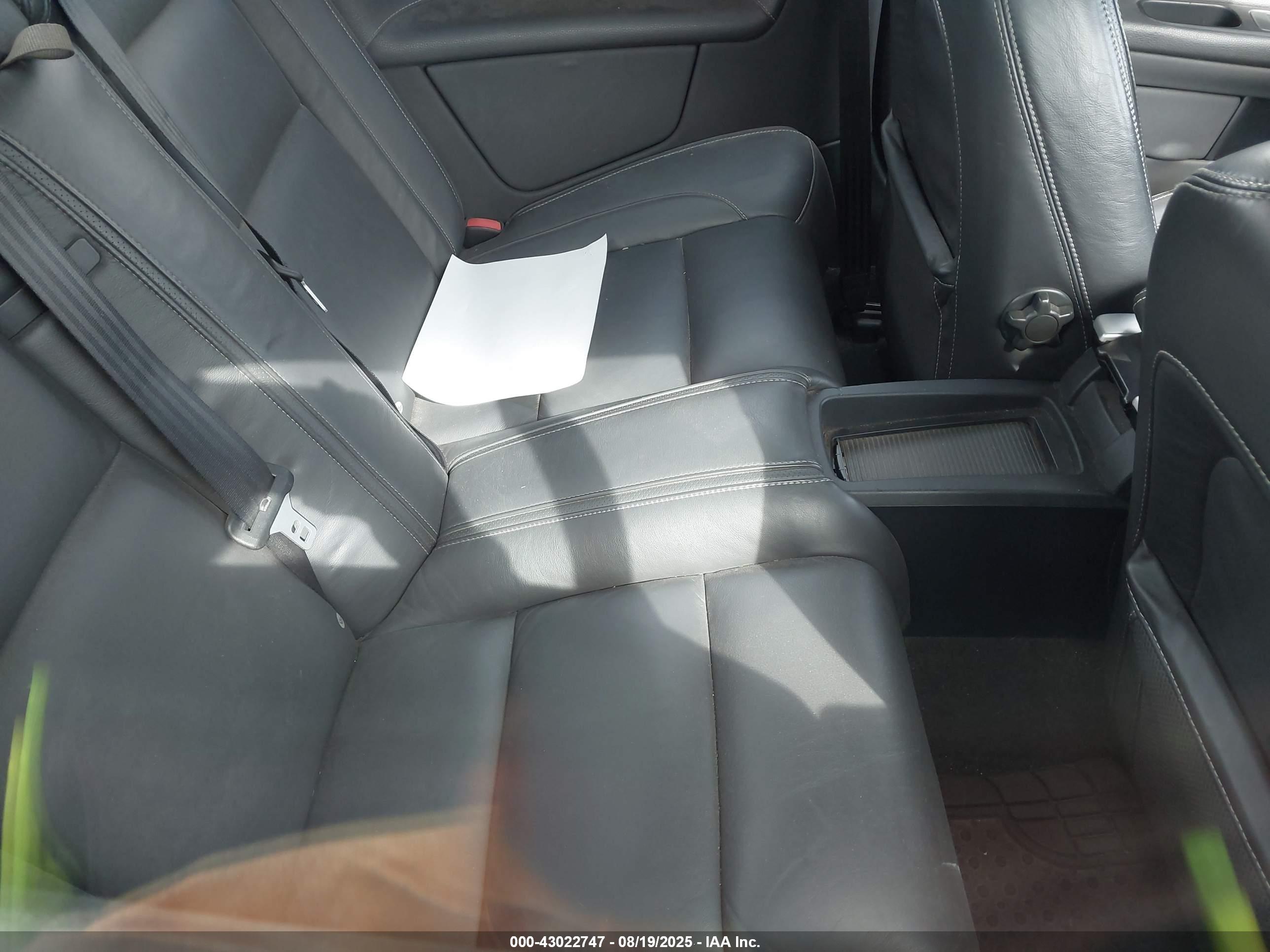 VOLVO C70 image 8