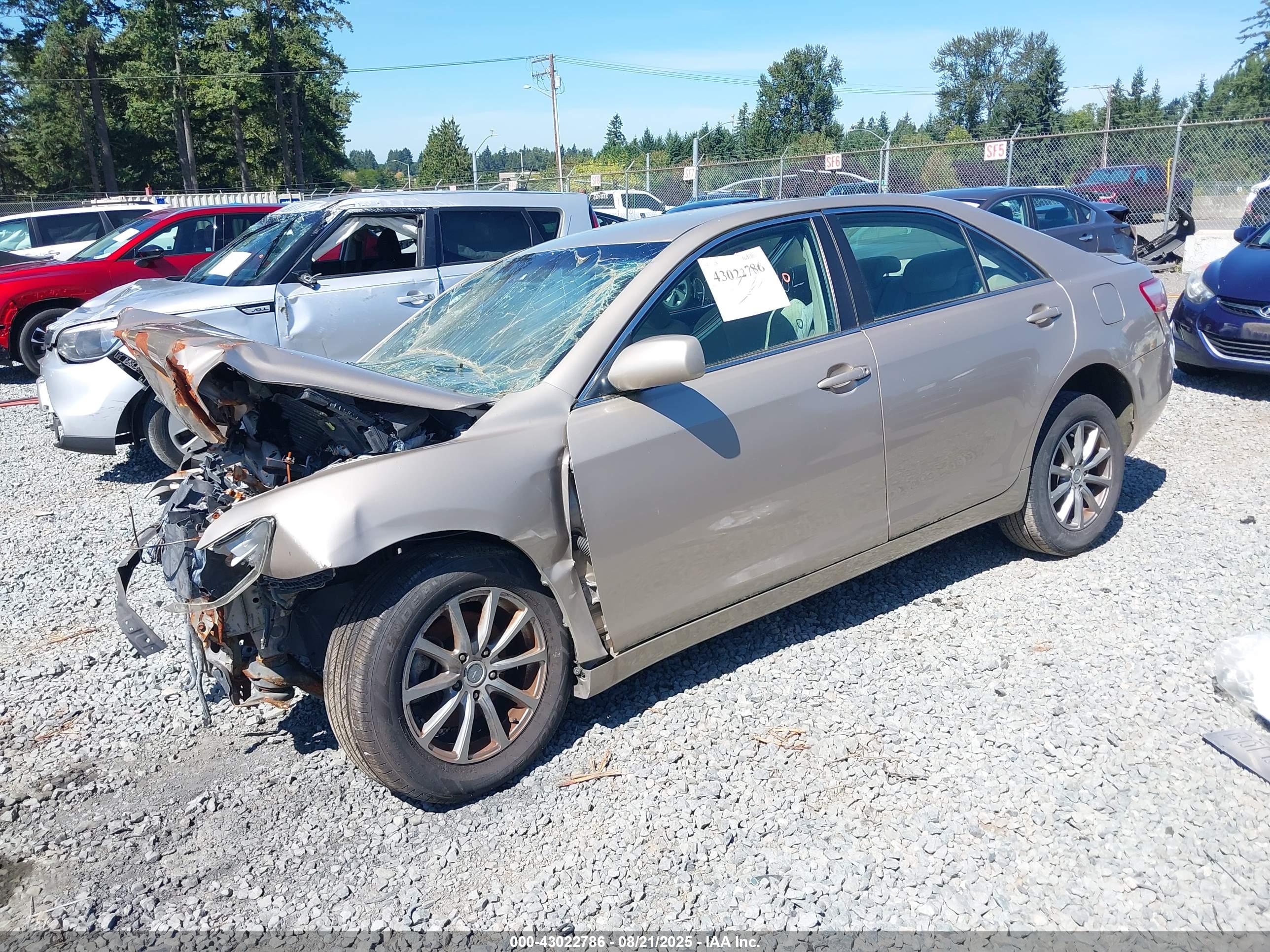 TOYOTA CAMRY image 2