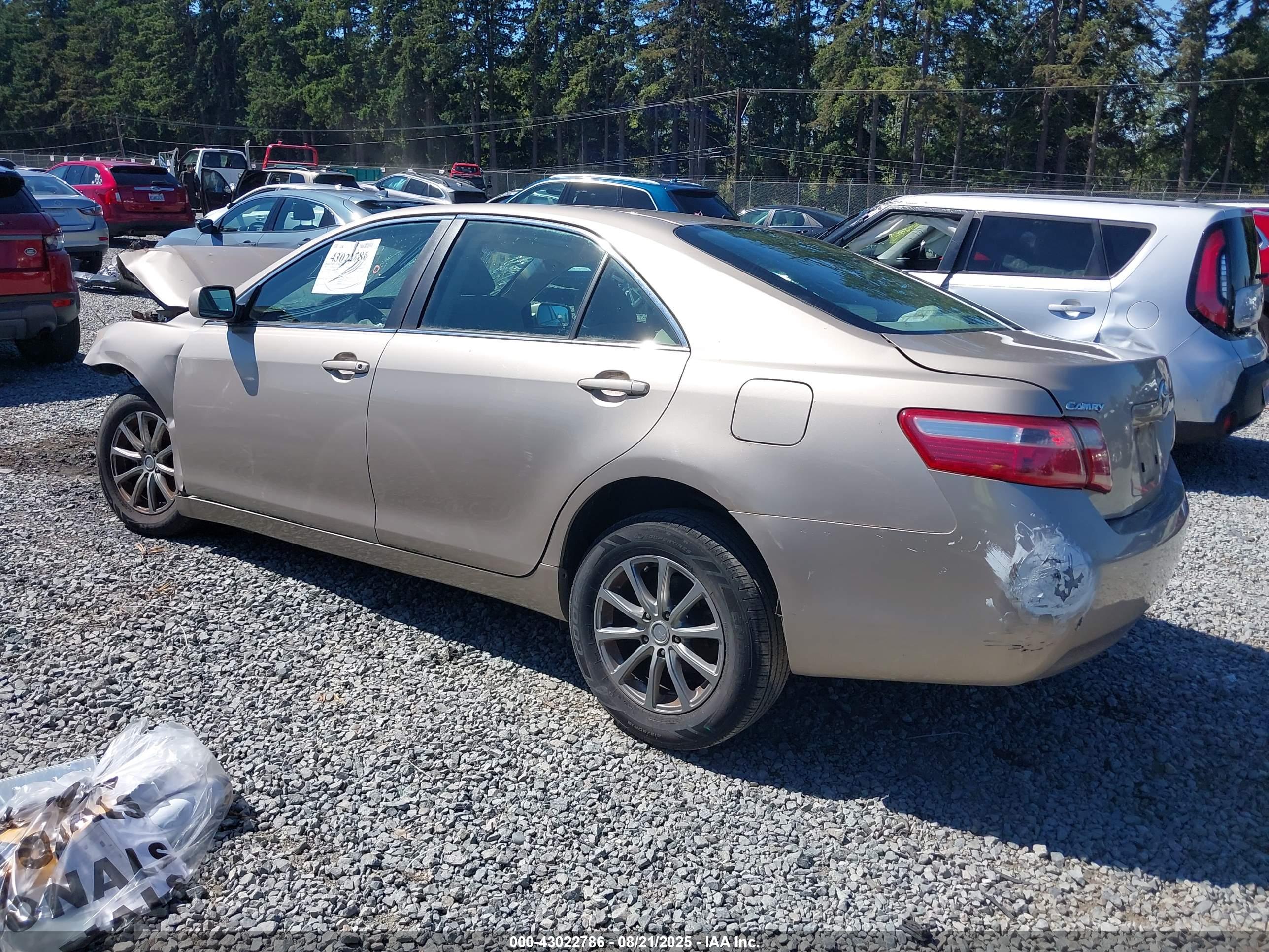 TOYOTA CAMRY image 3
