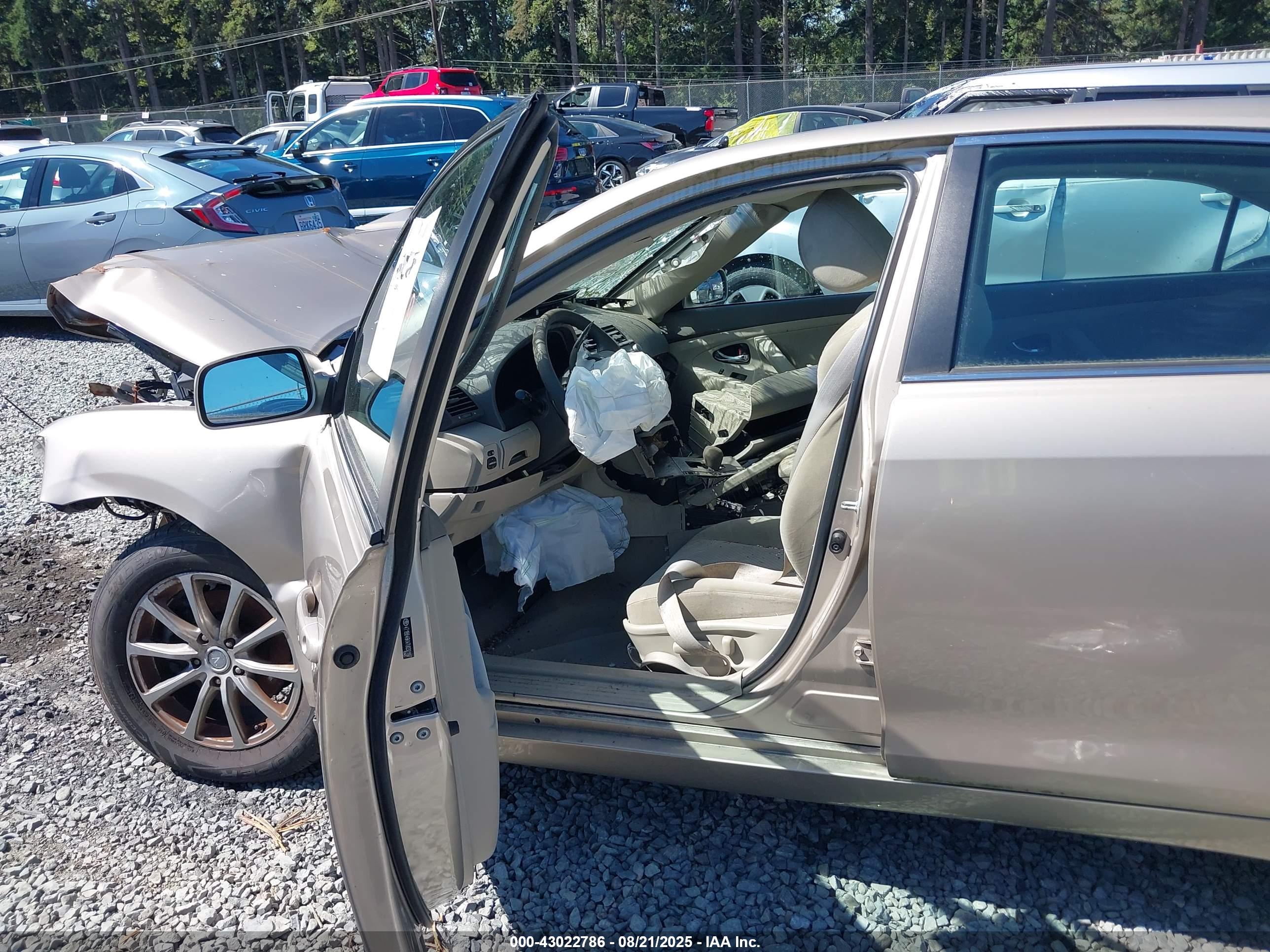 TOYOTA CAMRY image 5