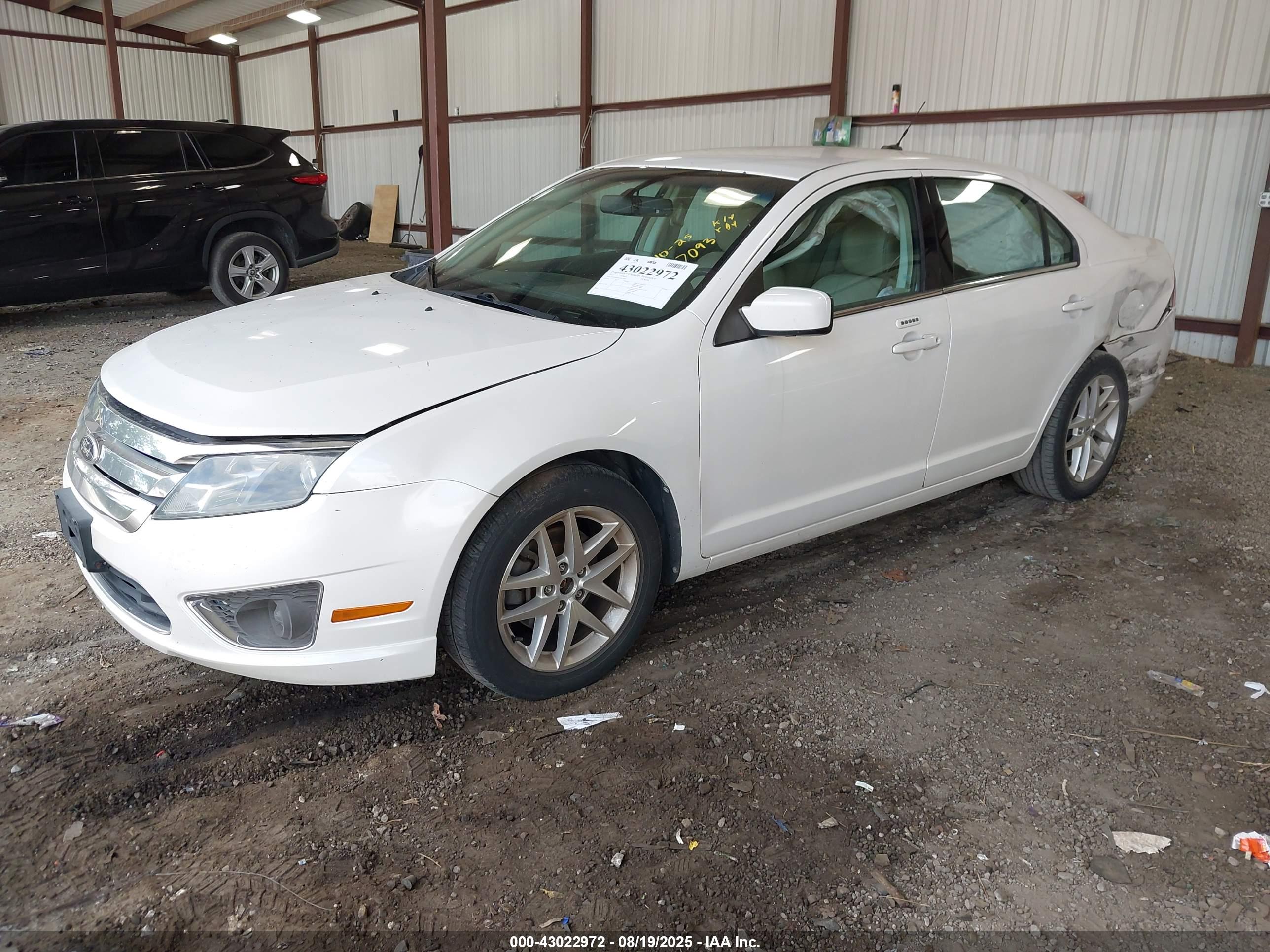 FORD FUSION image 2