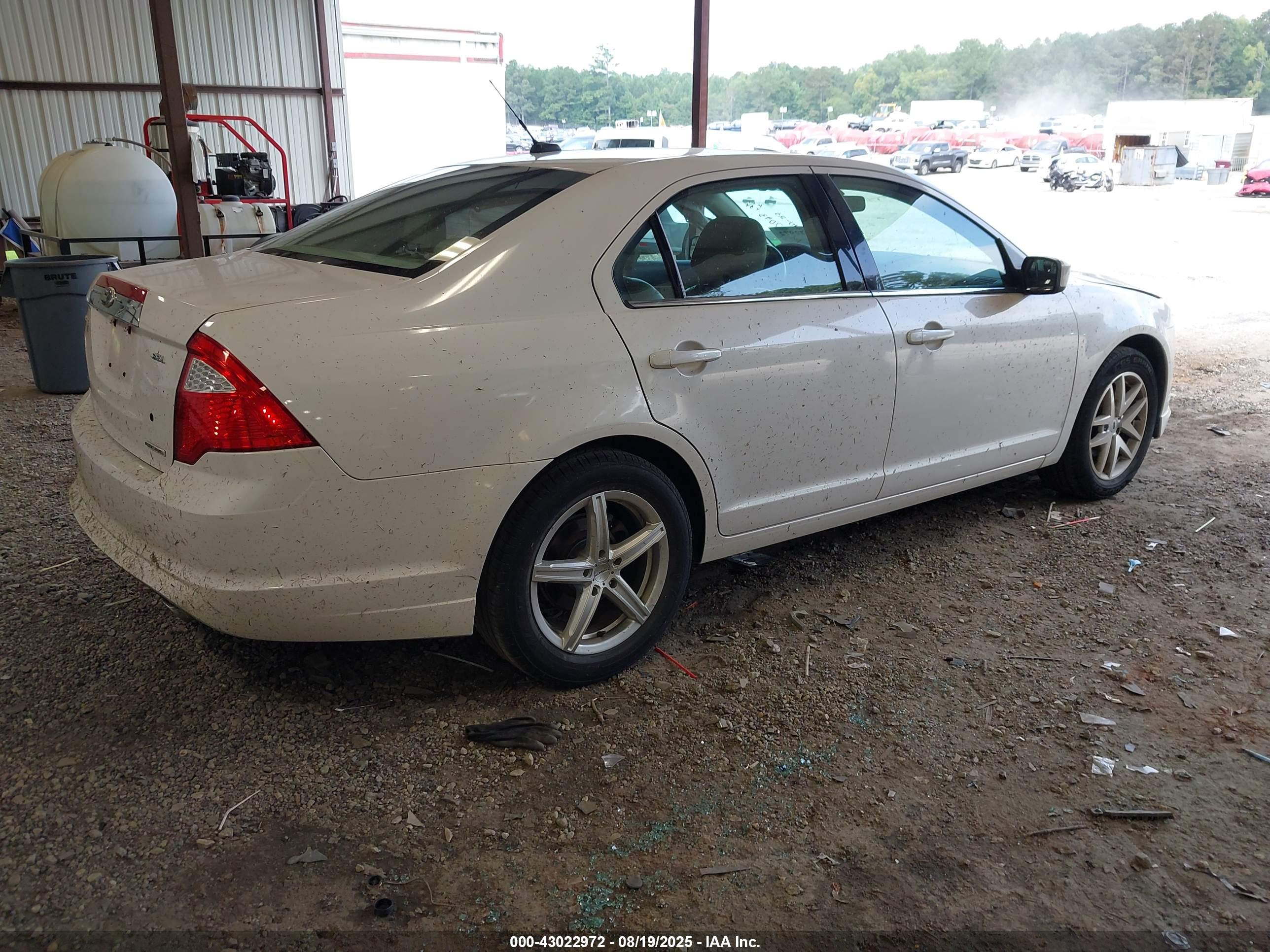 FORD FUSION image 4