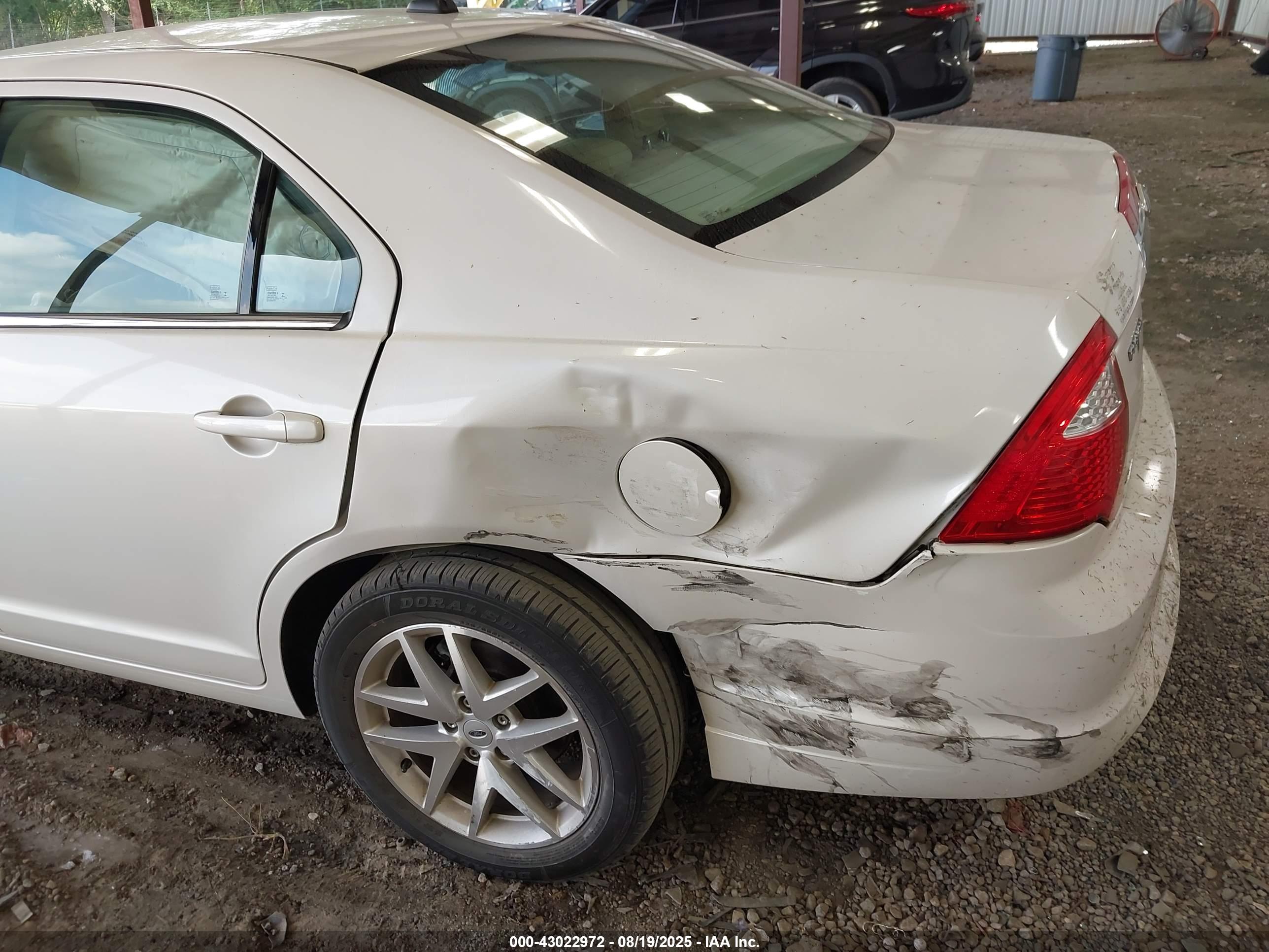 FORD FUSION image 6