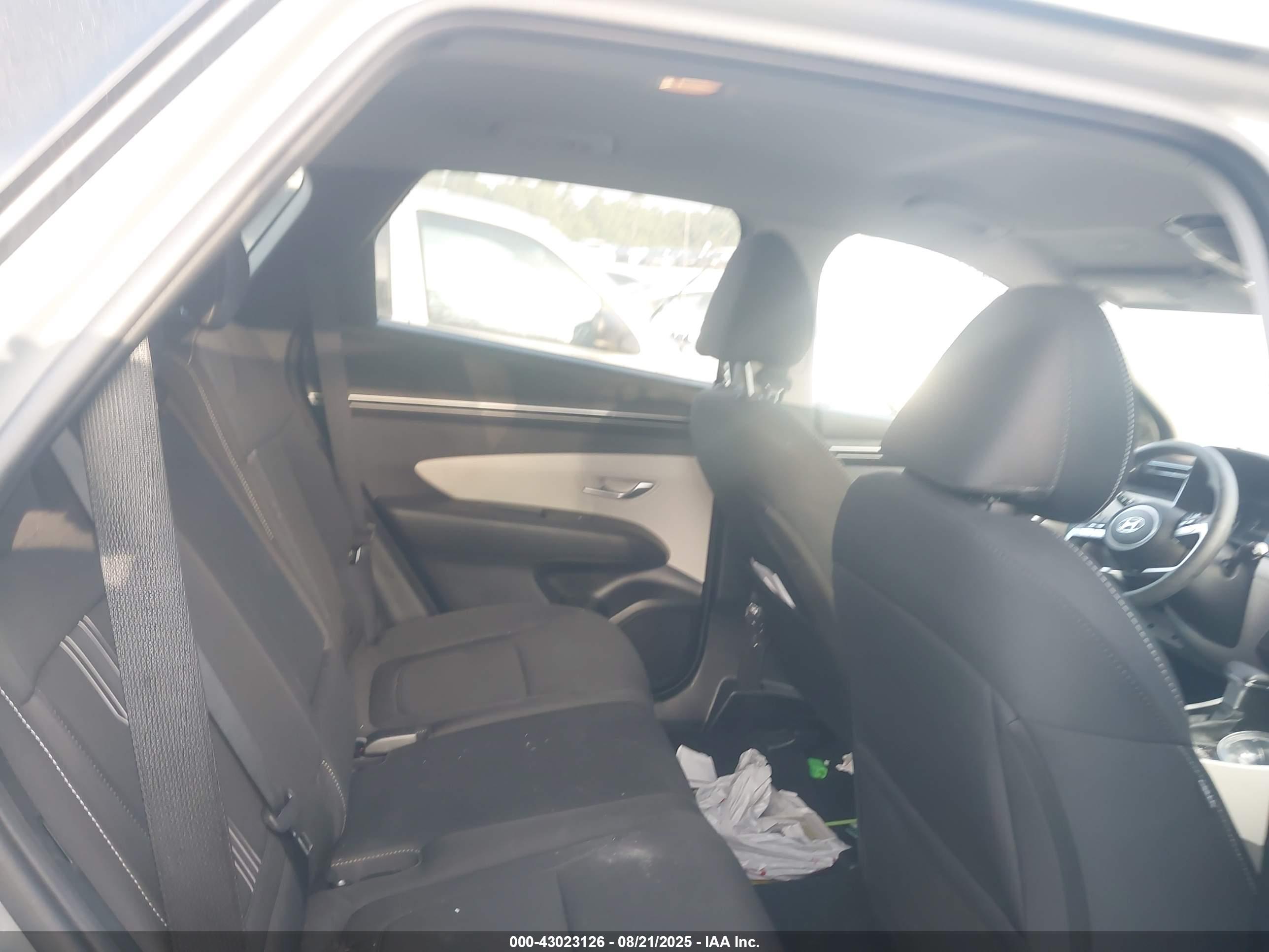 HYUNDAI TUCSON image 8